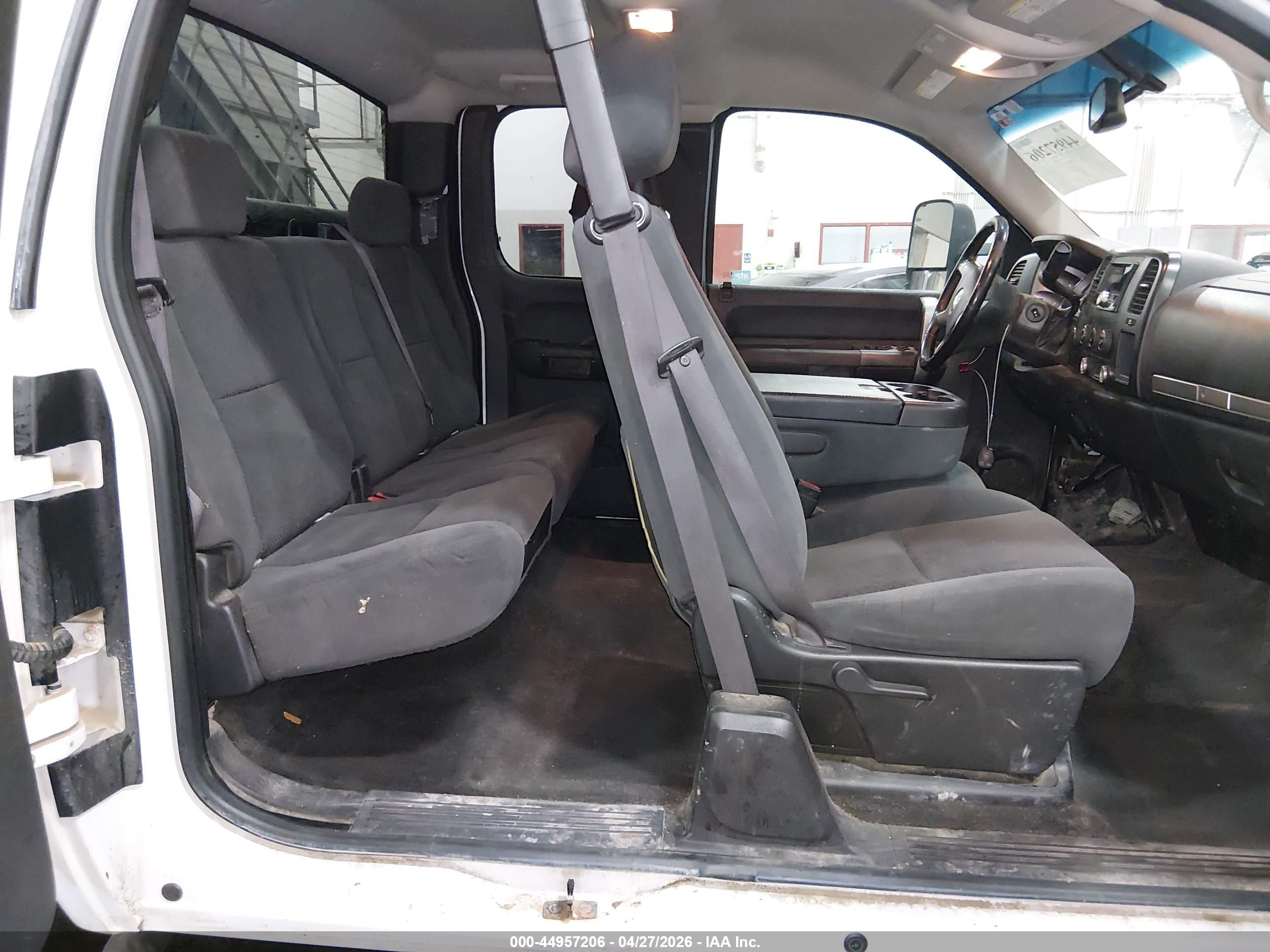 CHEVROLET SILVERADO image 8