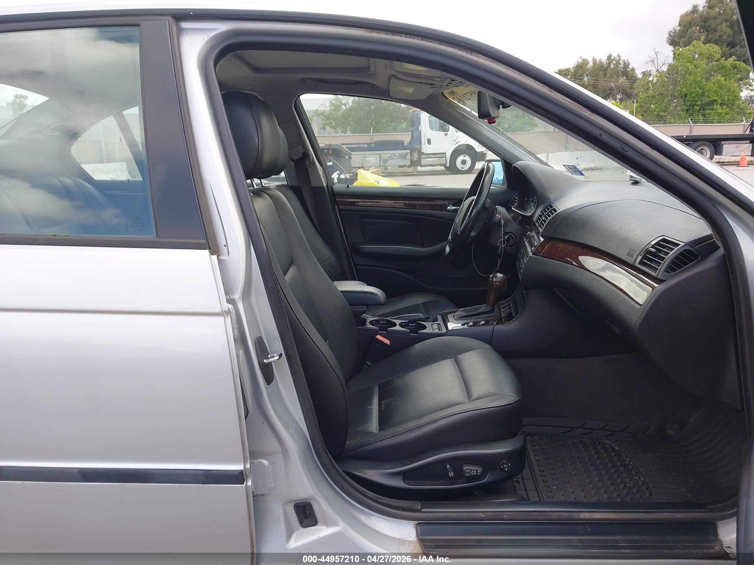 BMW 325I image 5