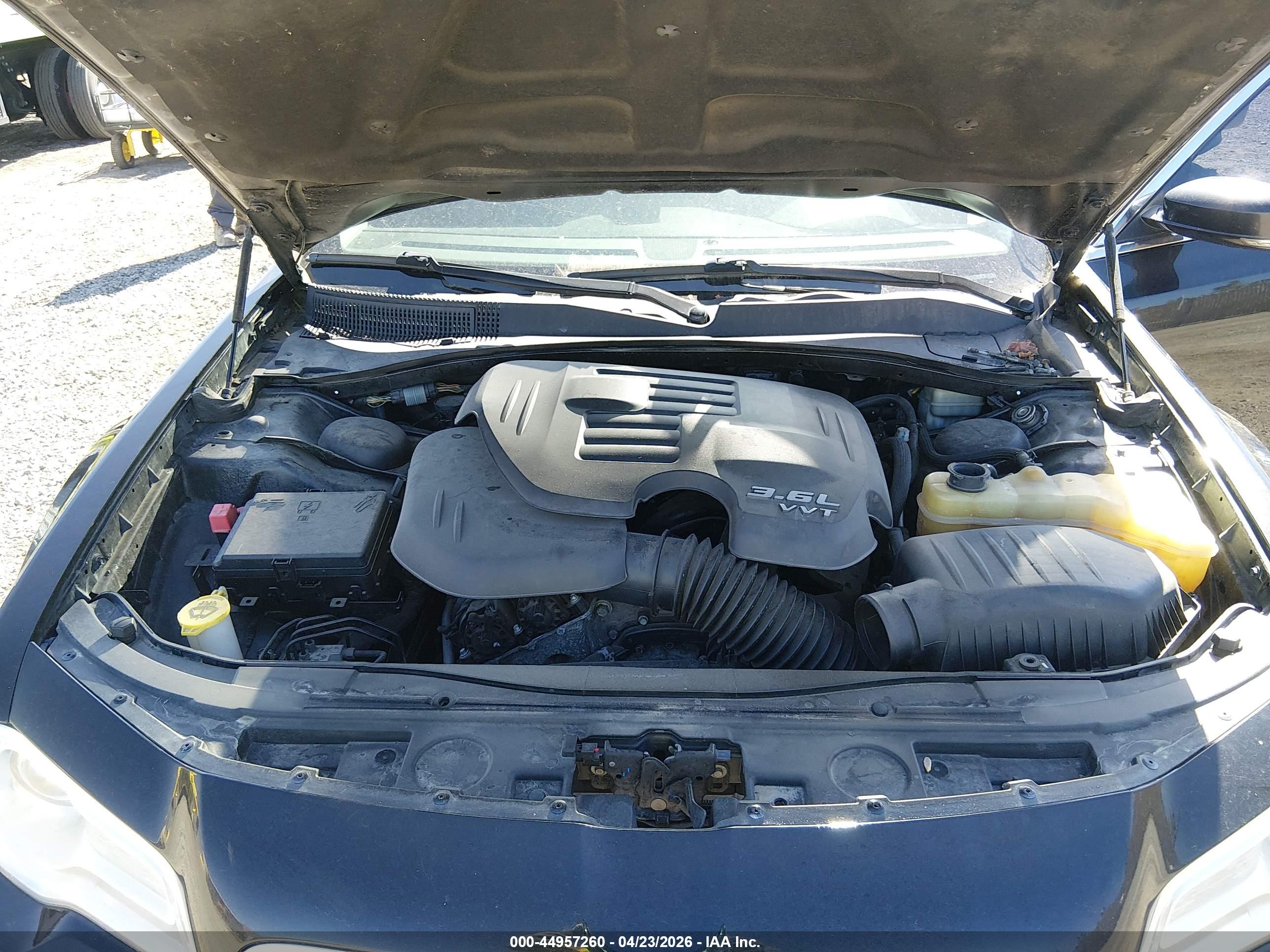 CHRYSLER 300 image 10
