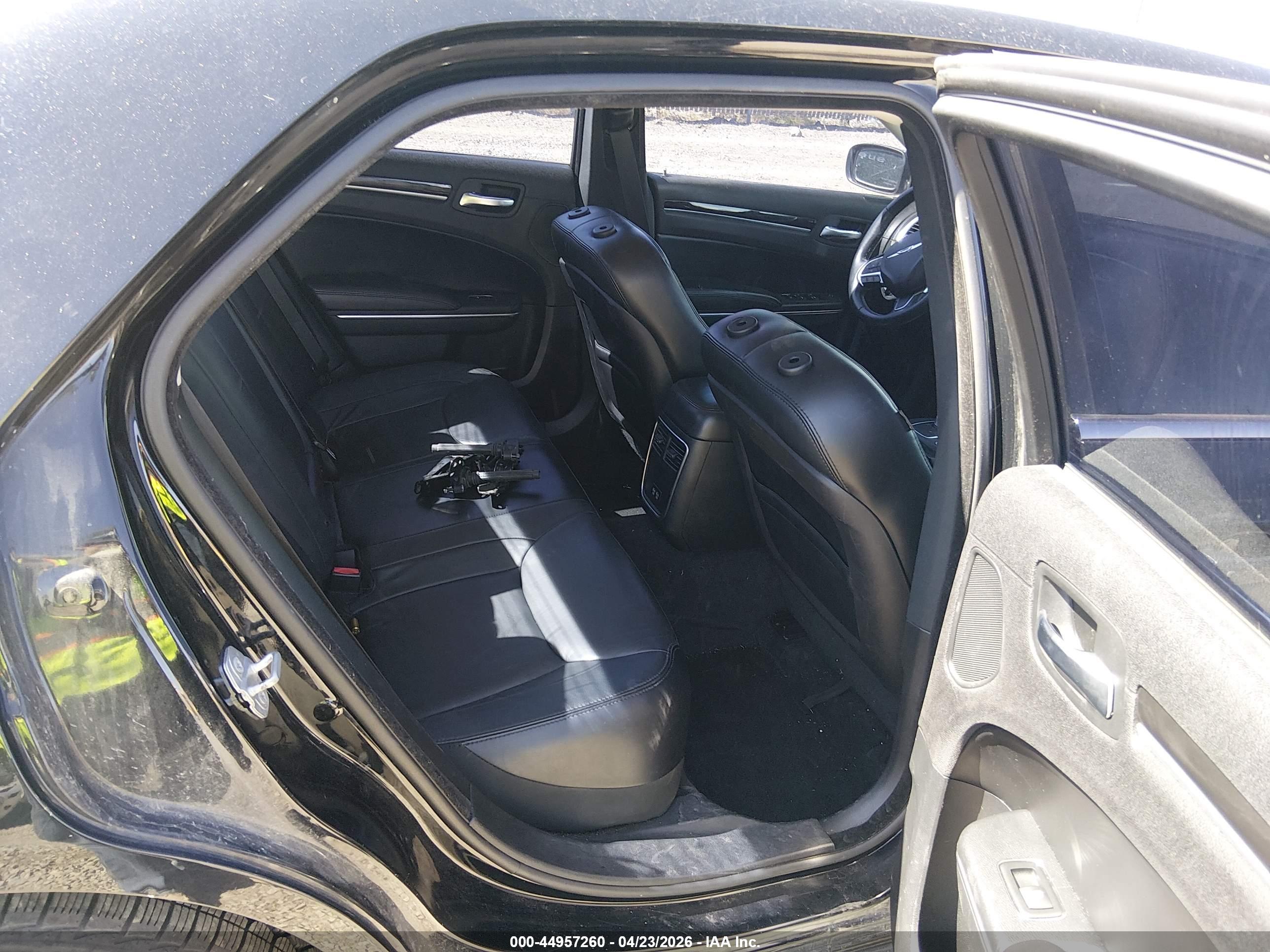 CHRYSLER 300 image 8