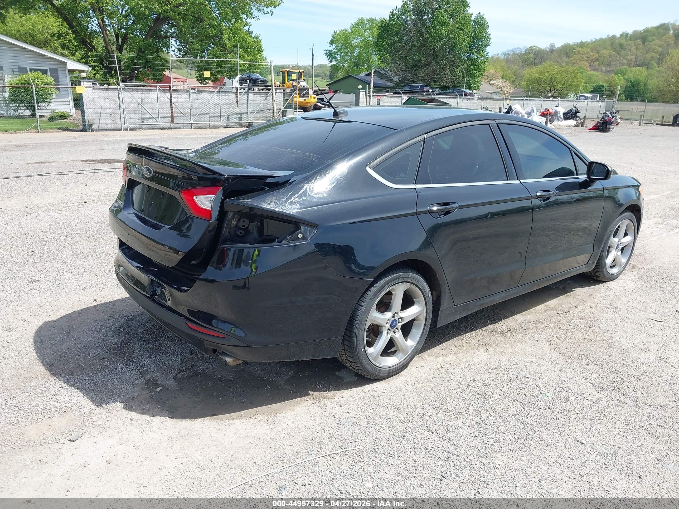 FORD FUSION image 4