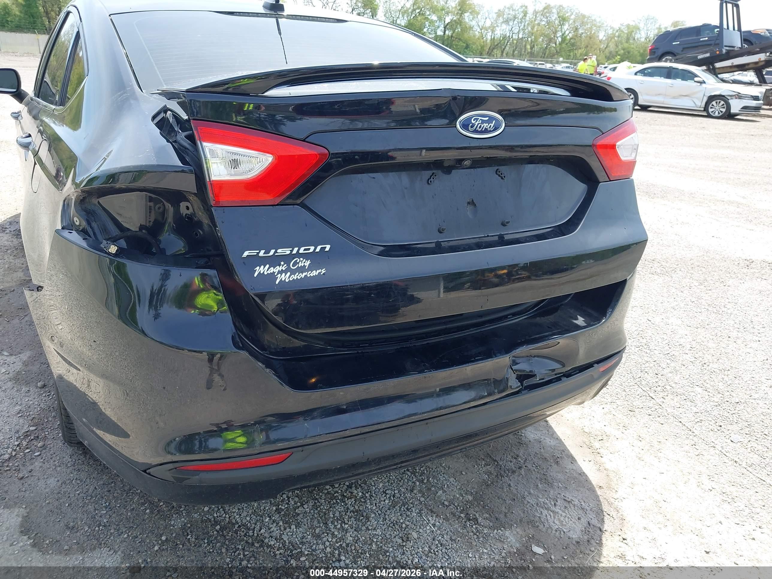 FORD FUSION image 6