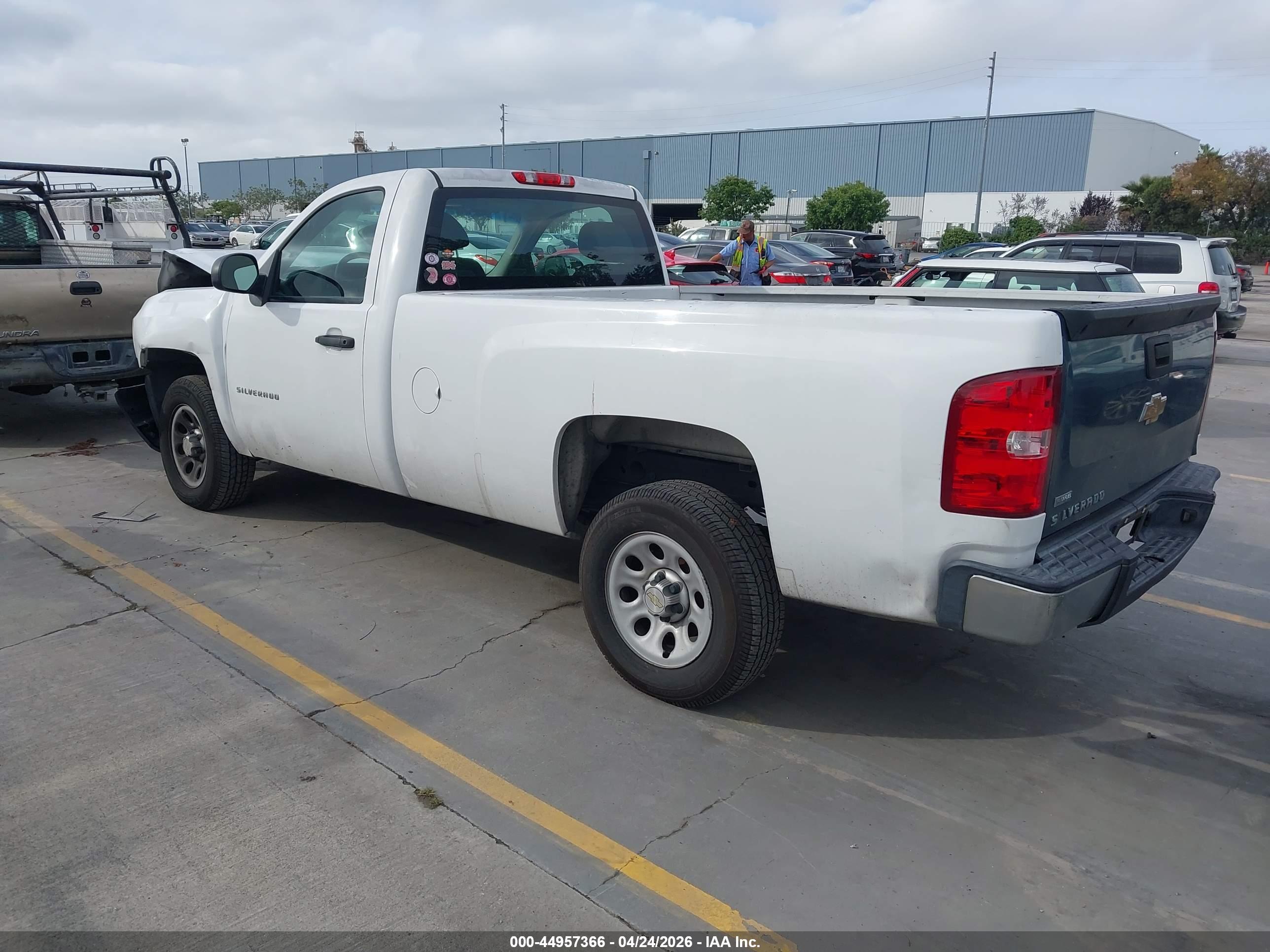 CHEVROLET SILVERADO image 3