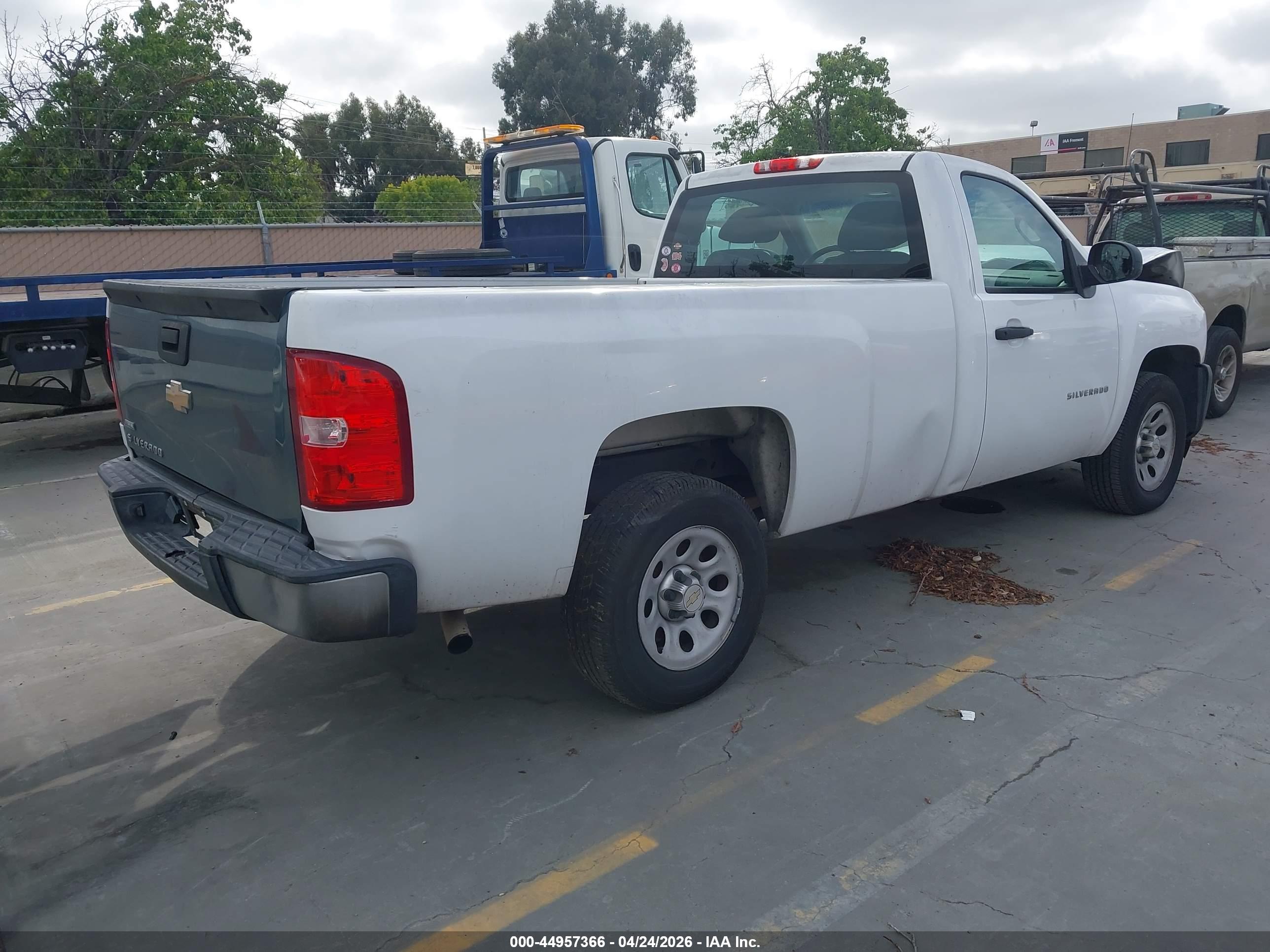 CHEVROLET SILVERADO image 4