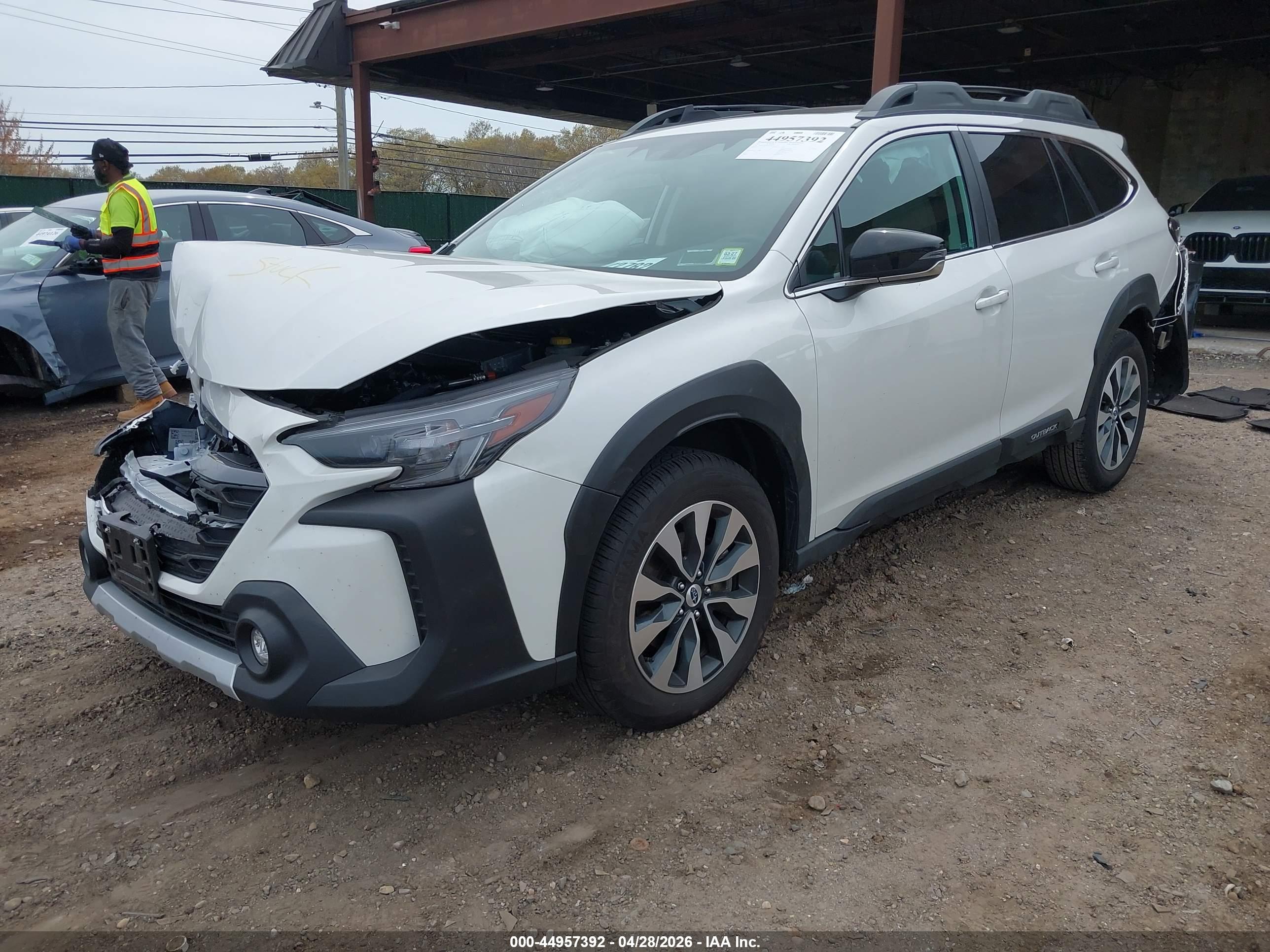SUBARU OUTBACK image 6