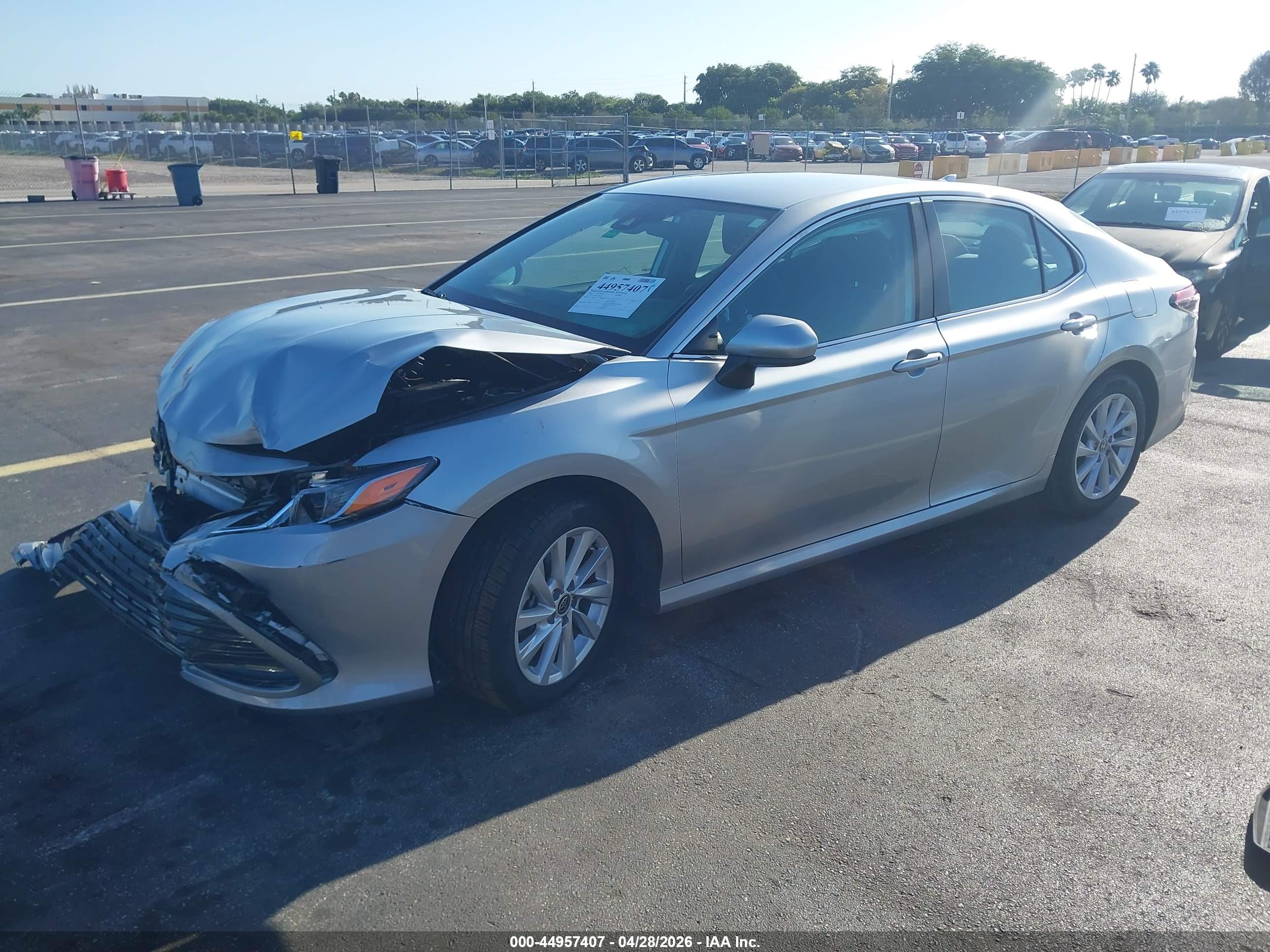 TOYOTA CAMRY image 2