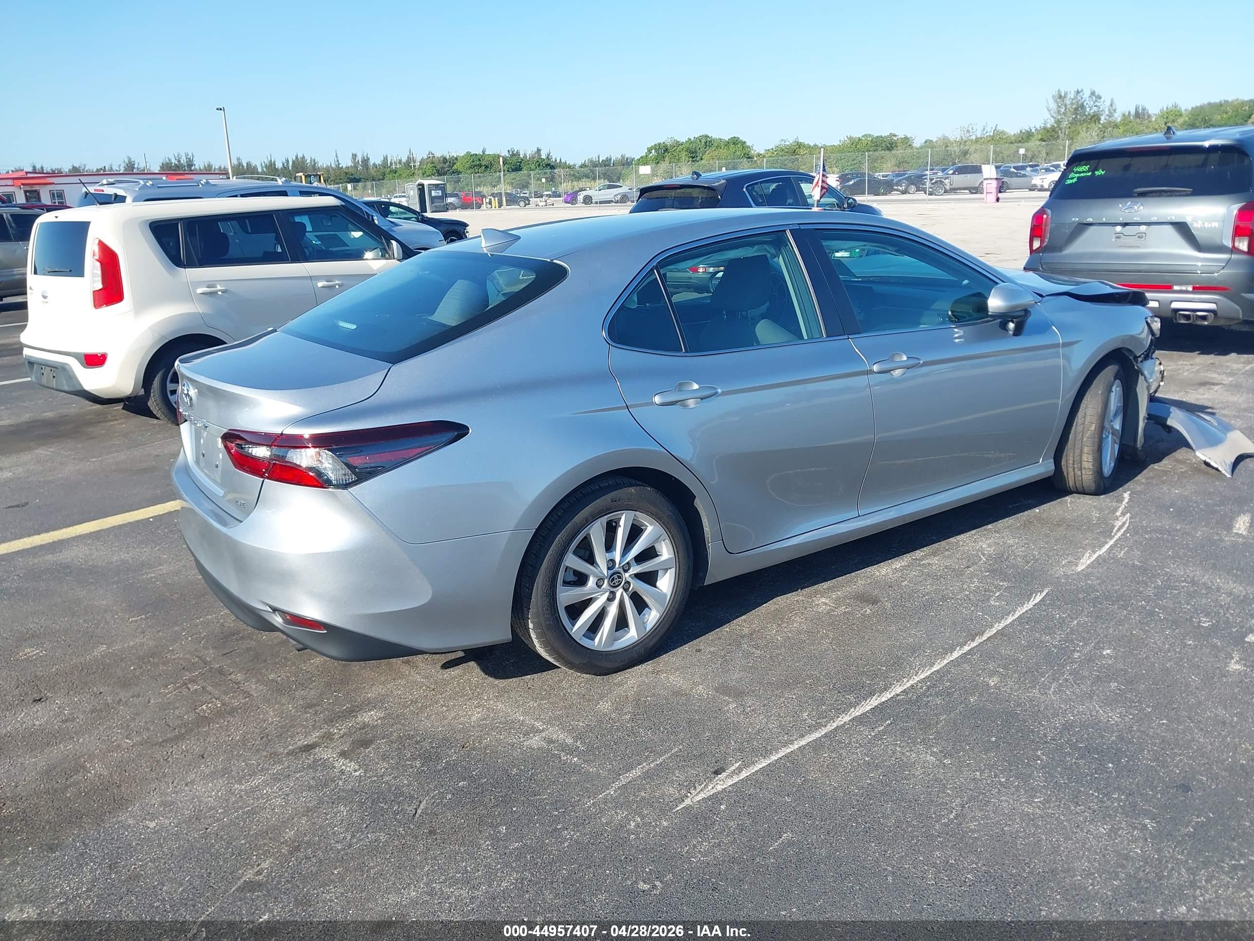 TOYOTA CAMRY image 4