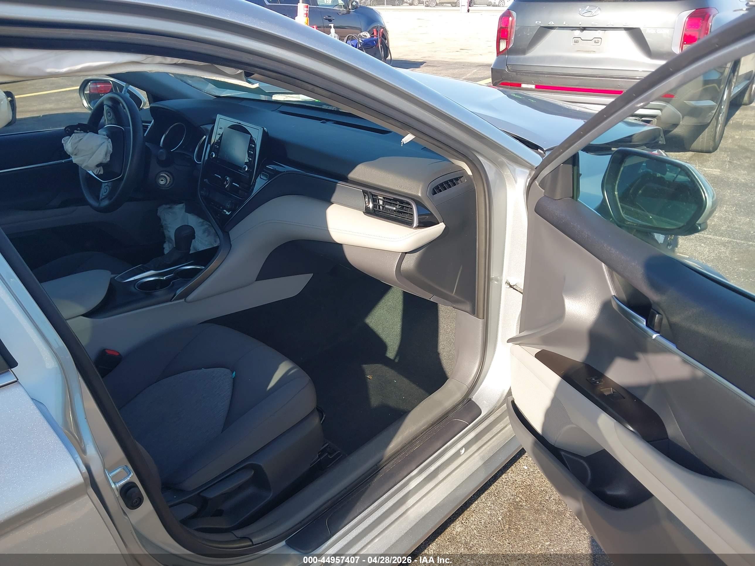 TOYOTA CAMRY image 5