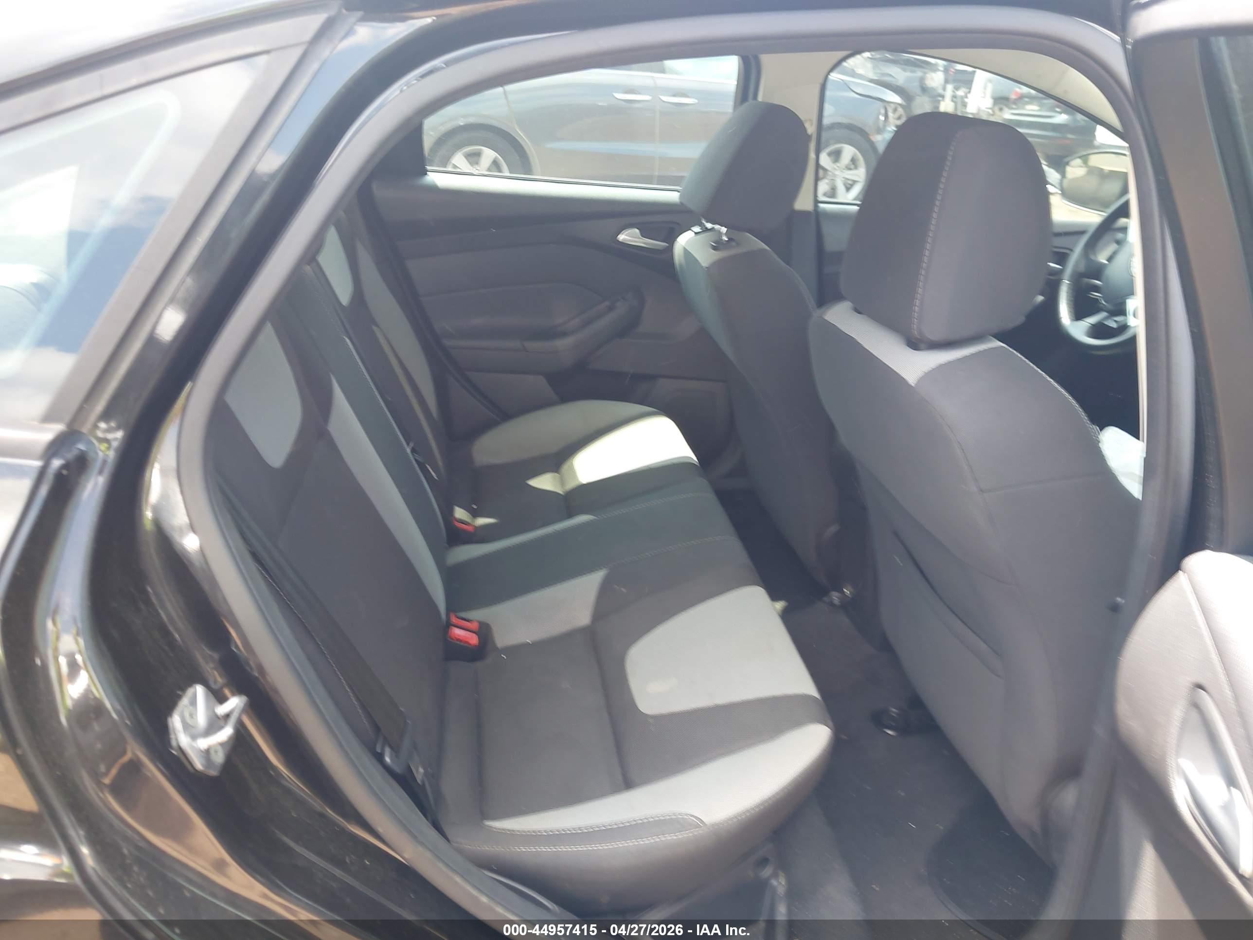 FORD FOCUS image 8