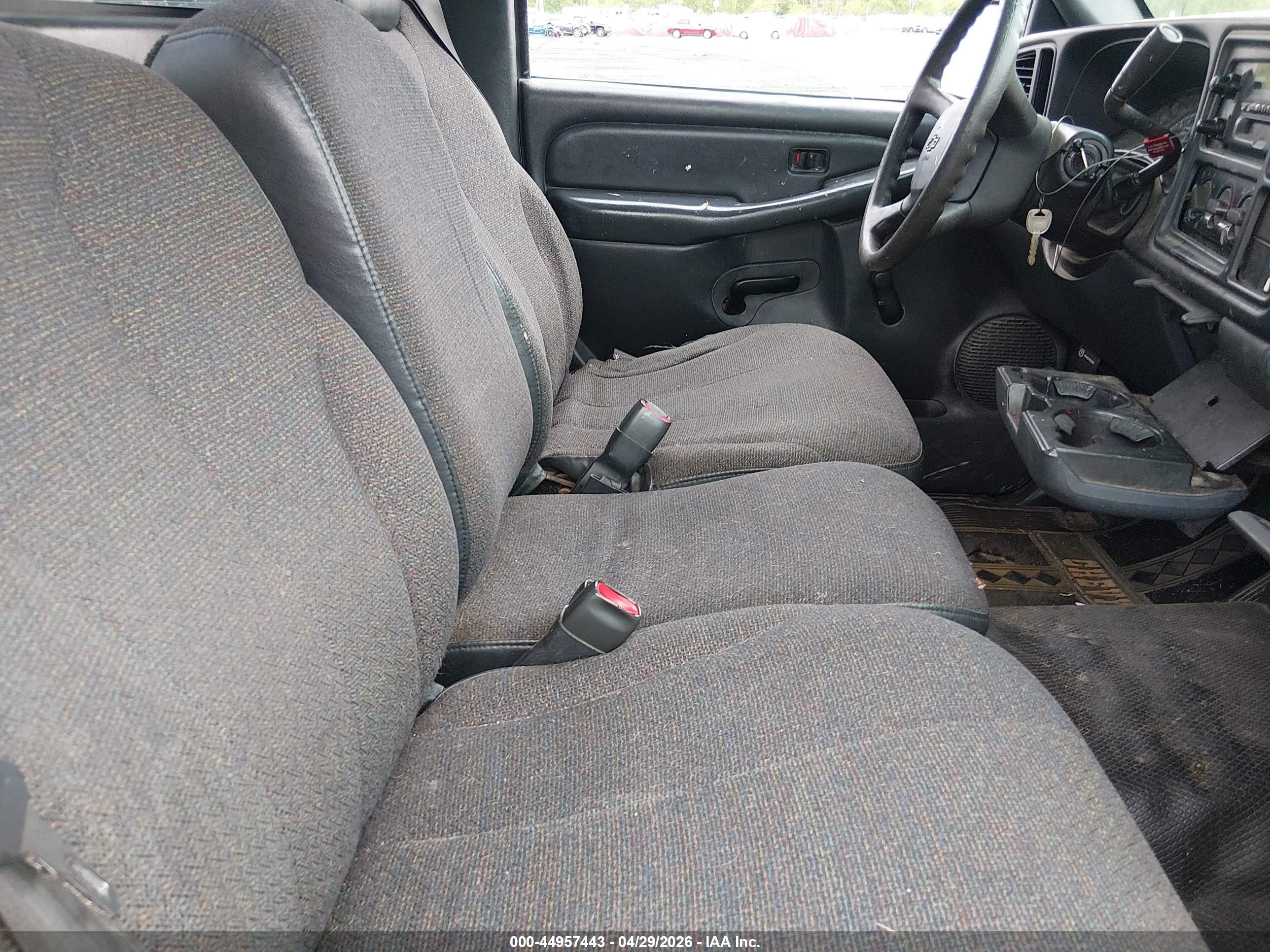 CHEVROLET SILVERADO image 5