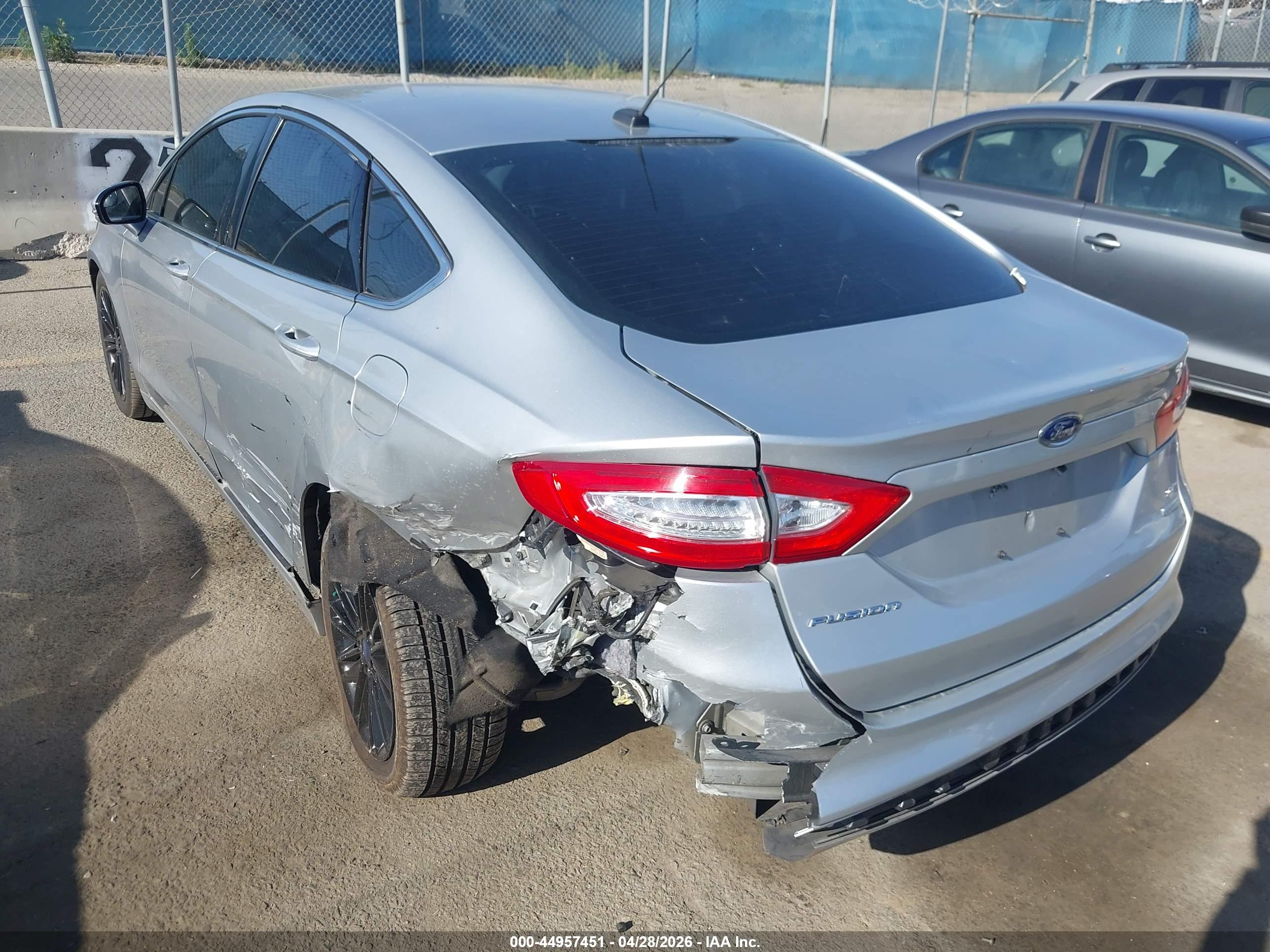 FORD FUSION image 3