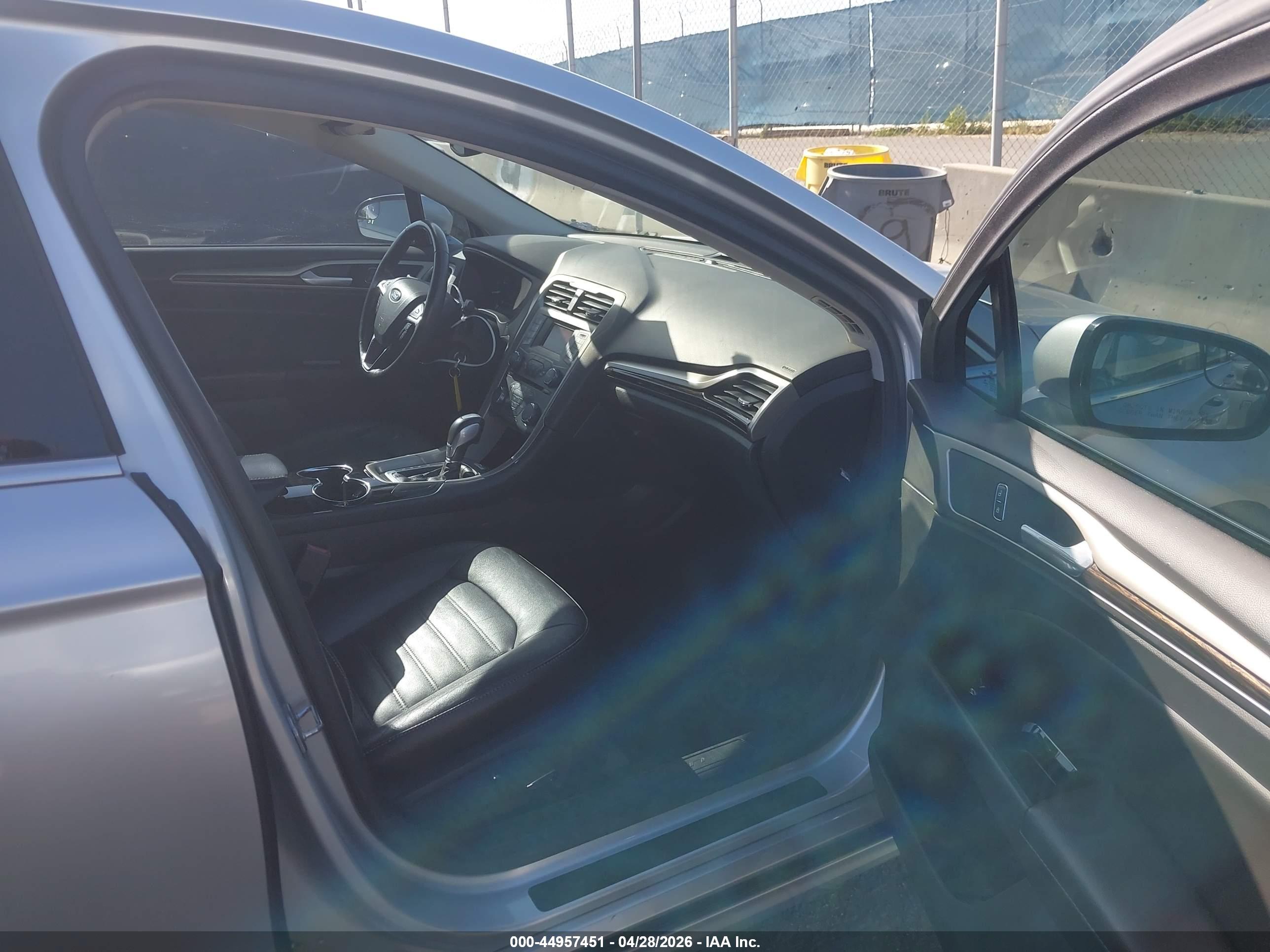 FORD FUSION image 5