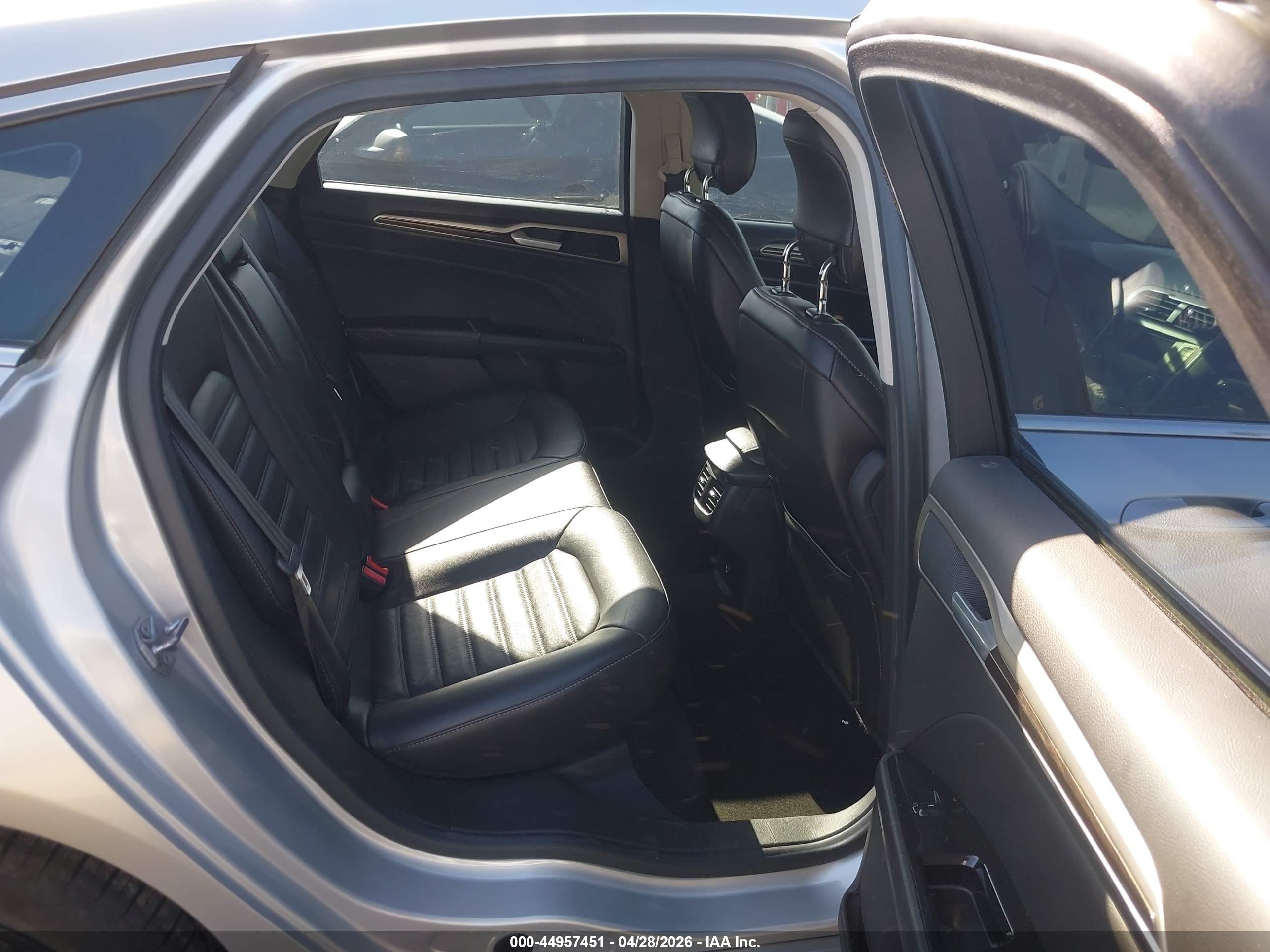 FORD FUSION image 8