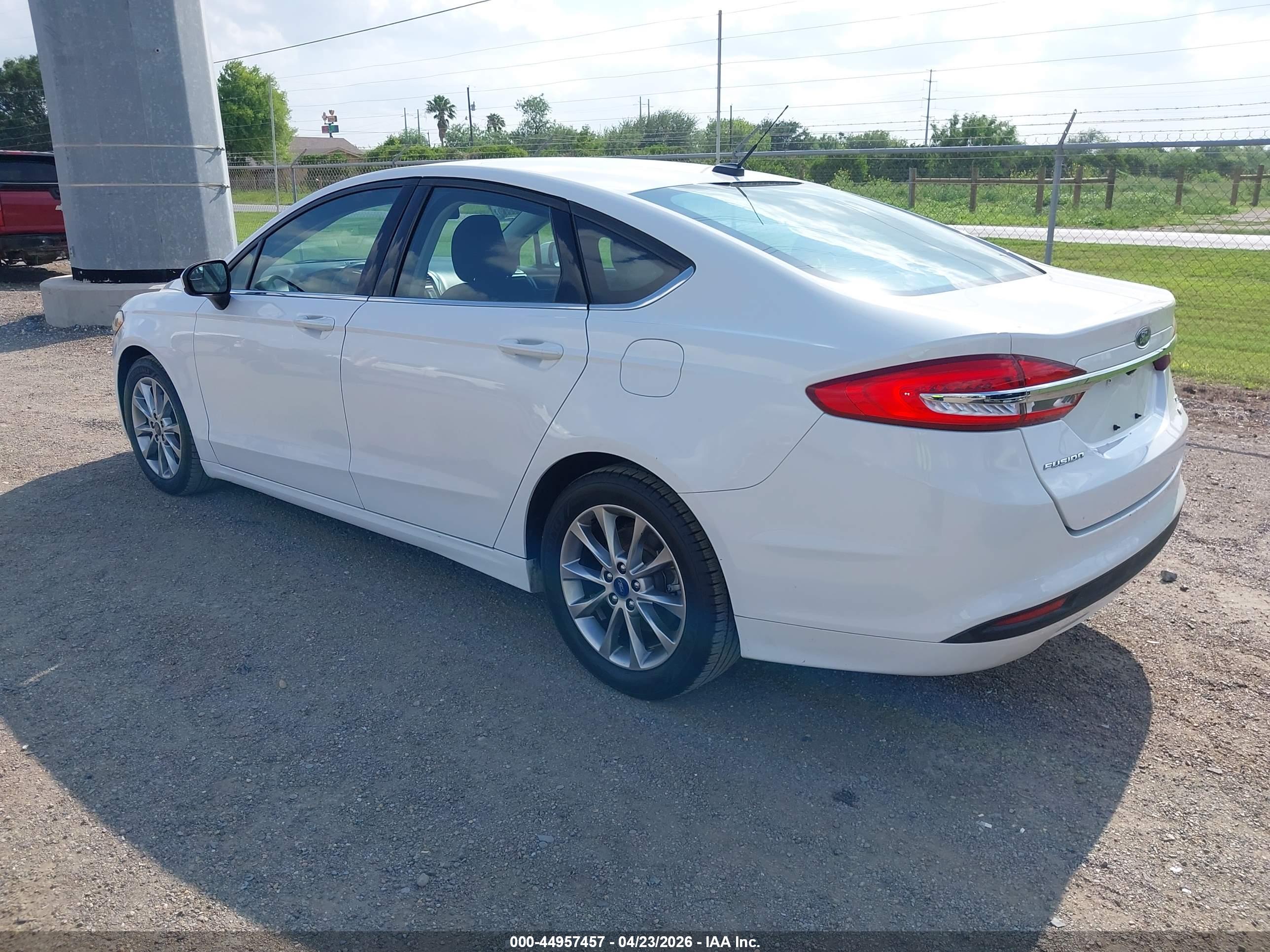FORD FUSION image 3