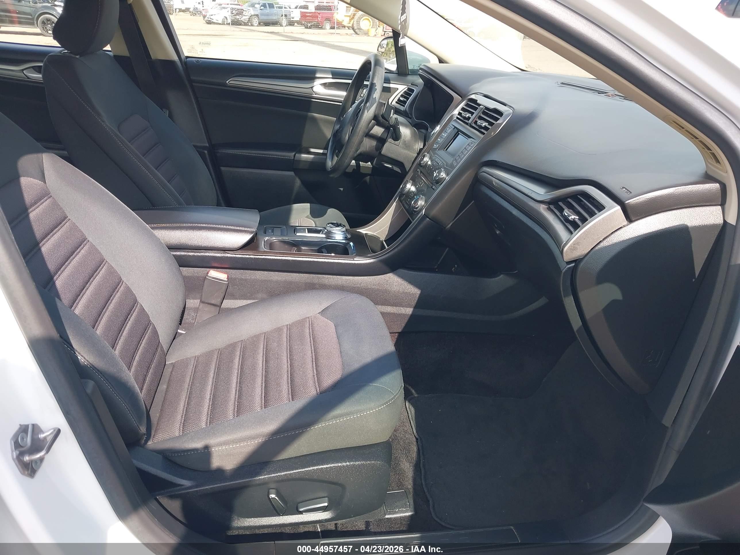 FORD FUSION image 5