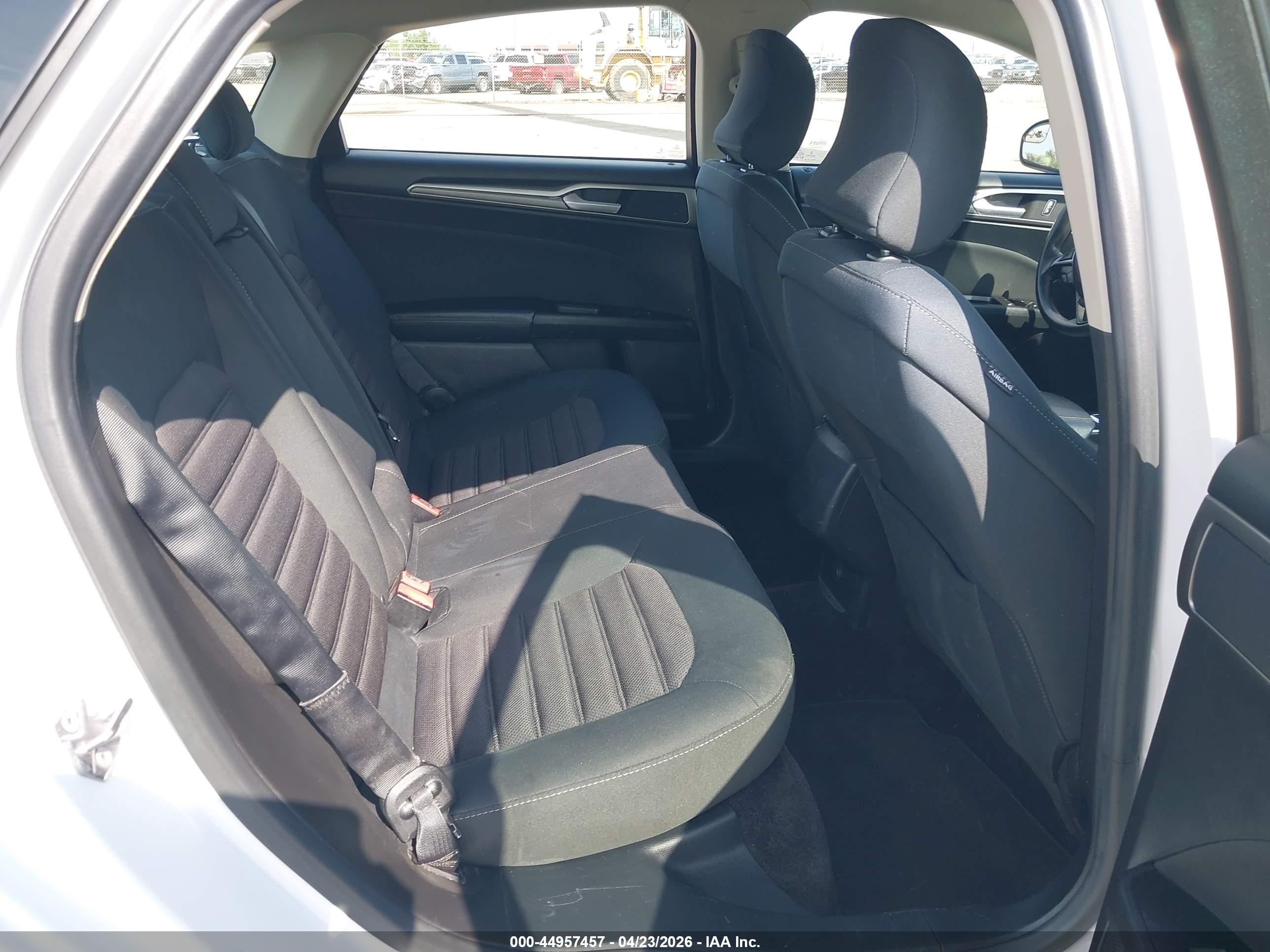 FORD FUSION image 8