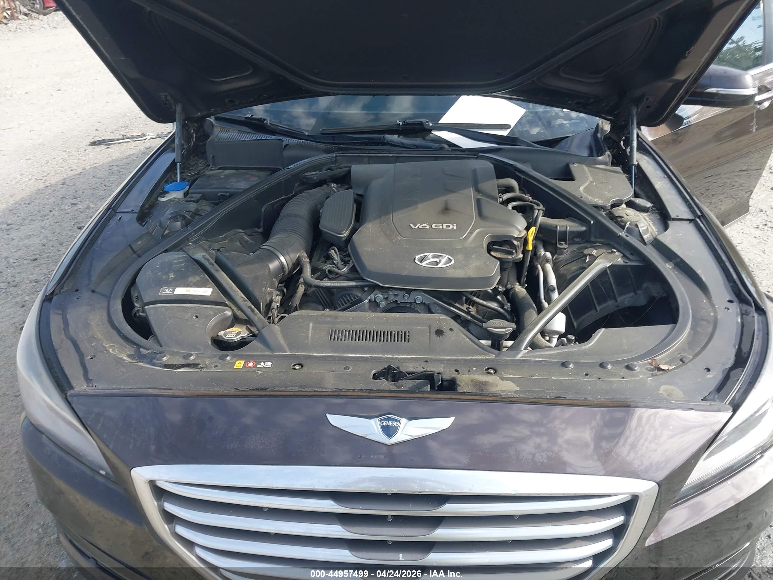 HYUNDAI GENESIS image 10