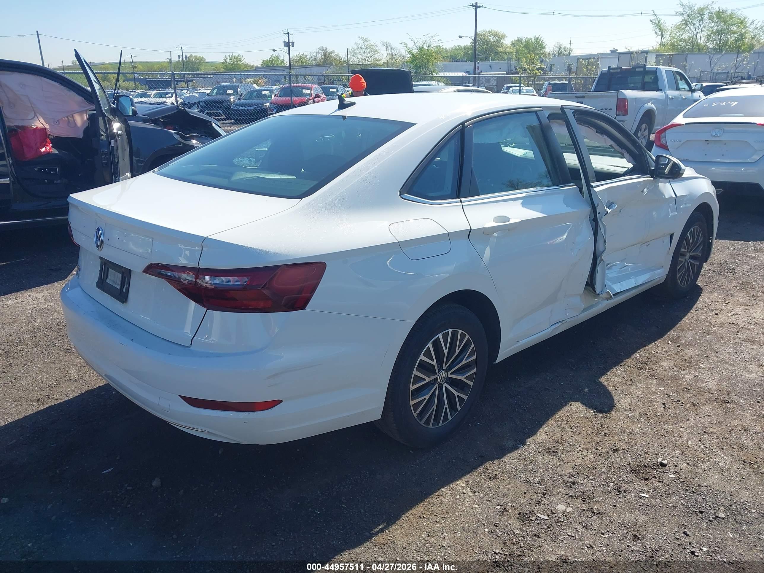 VOLKSWAGEN JETTA image 4