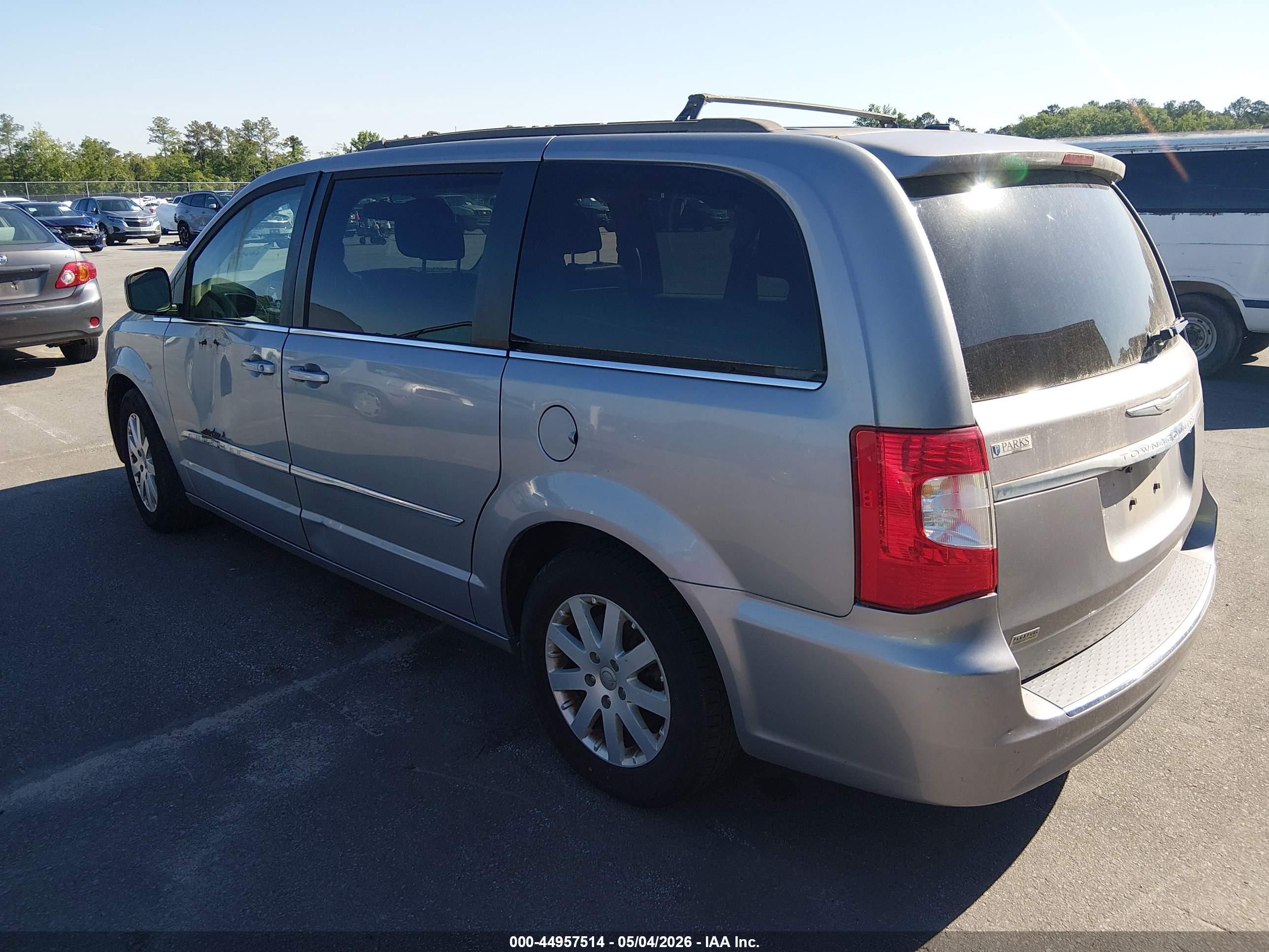 CHRYSLER TOWN image 3