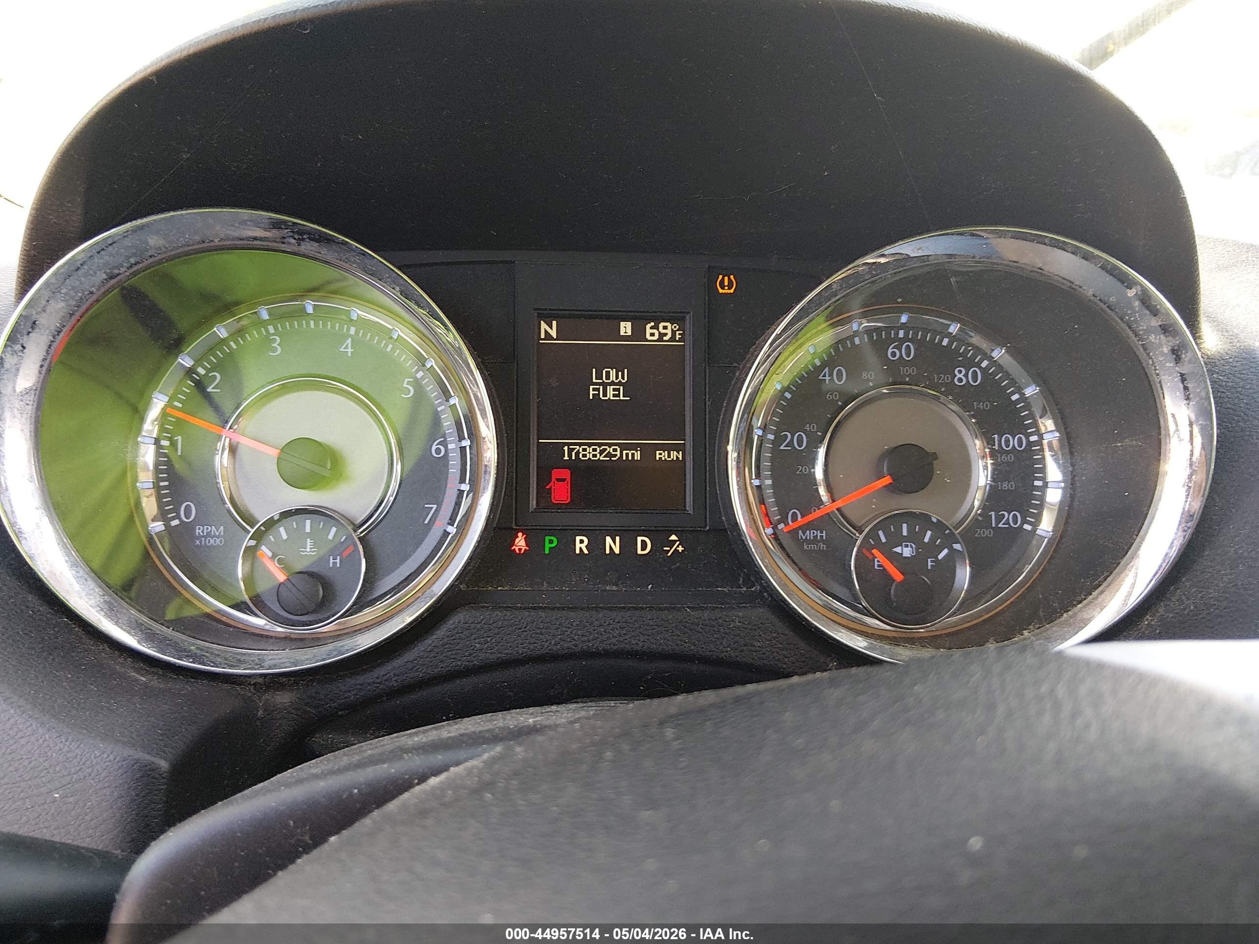 CHRYSLER TOWN image 7