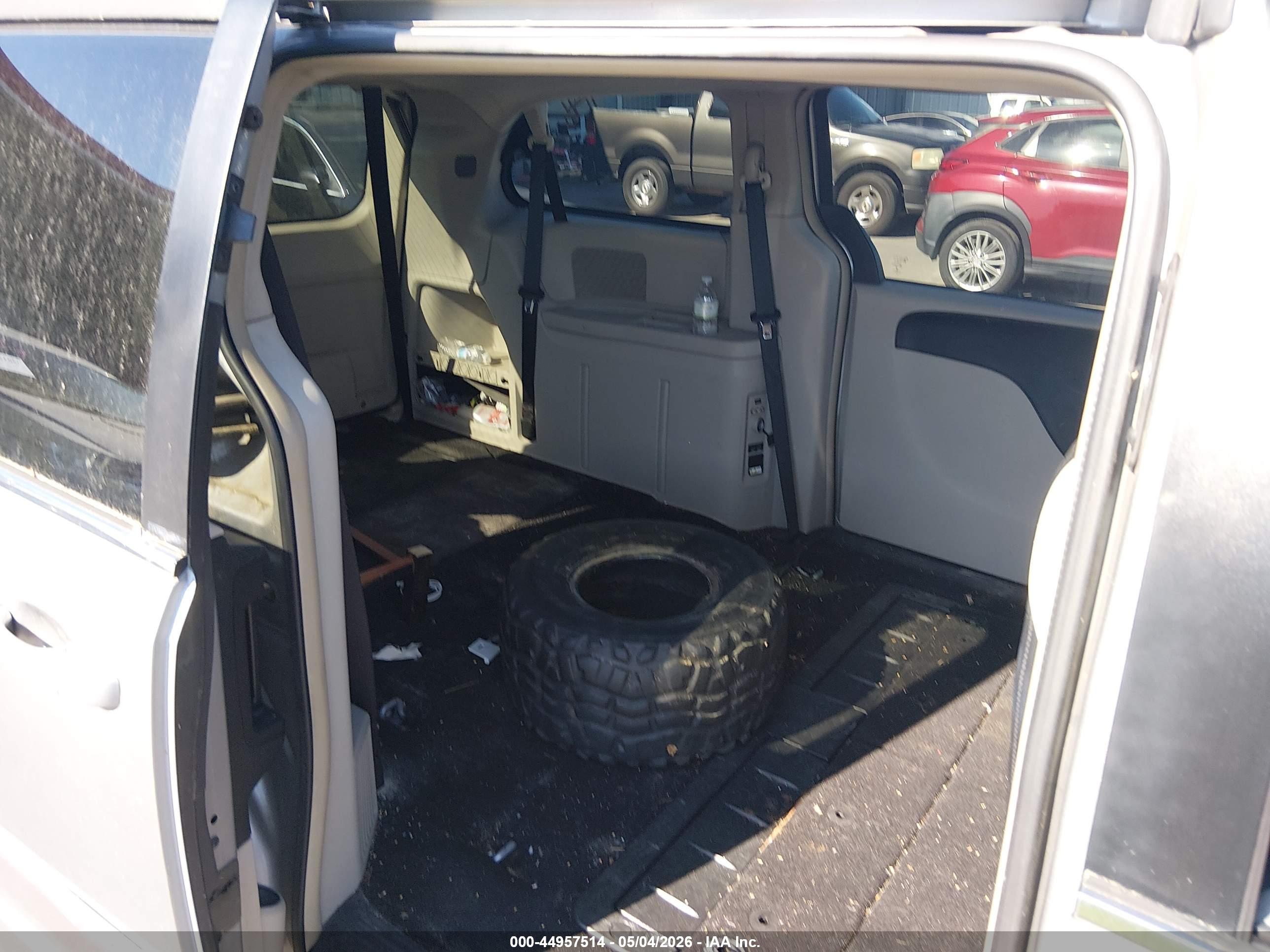 CHRYSLER TOWN image 8