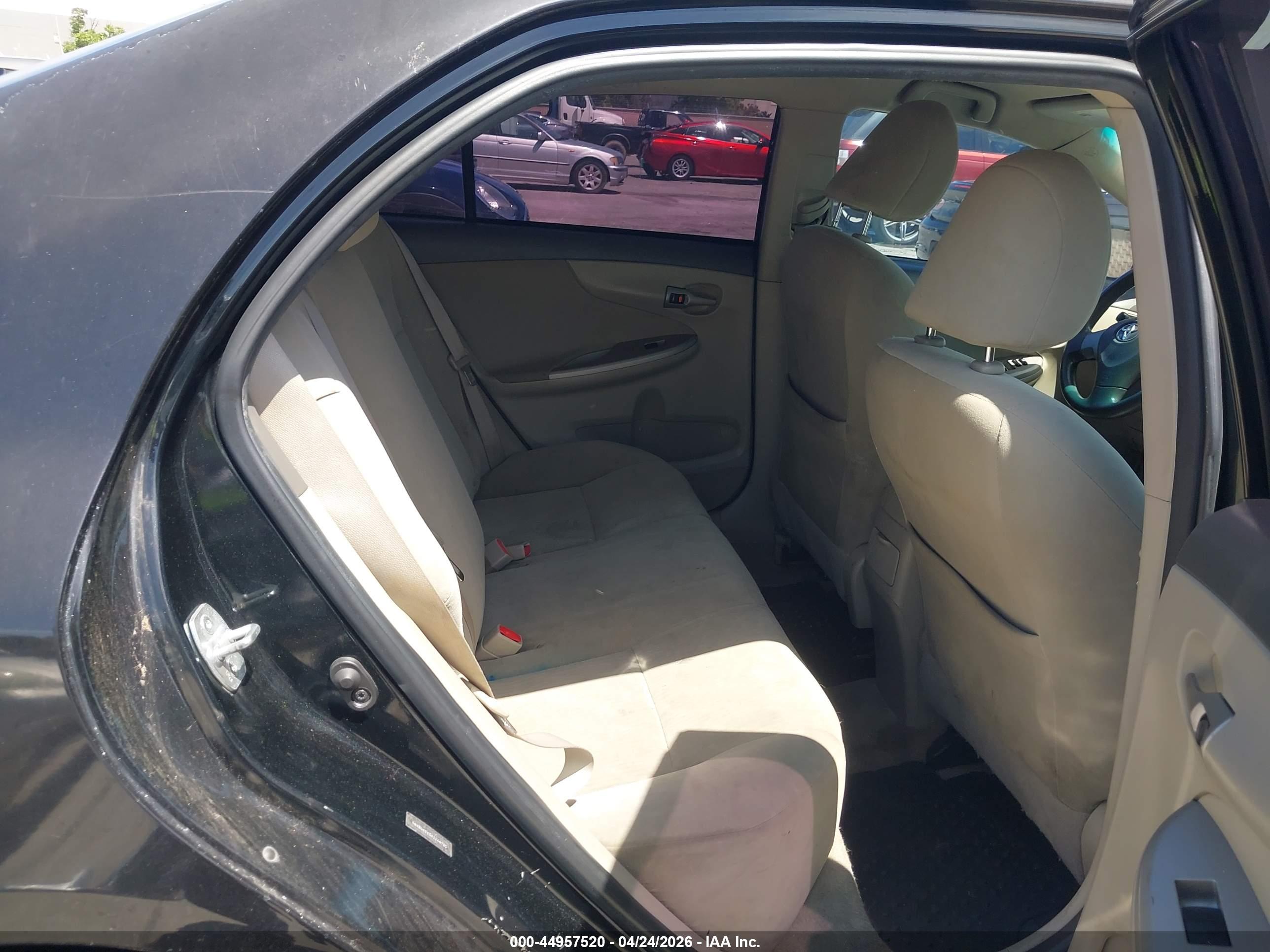 TOYOTA COROLLA image 8