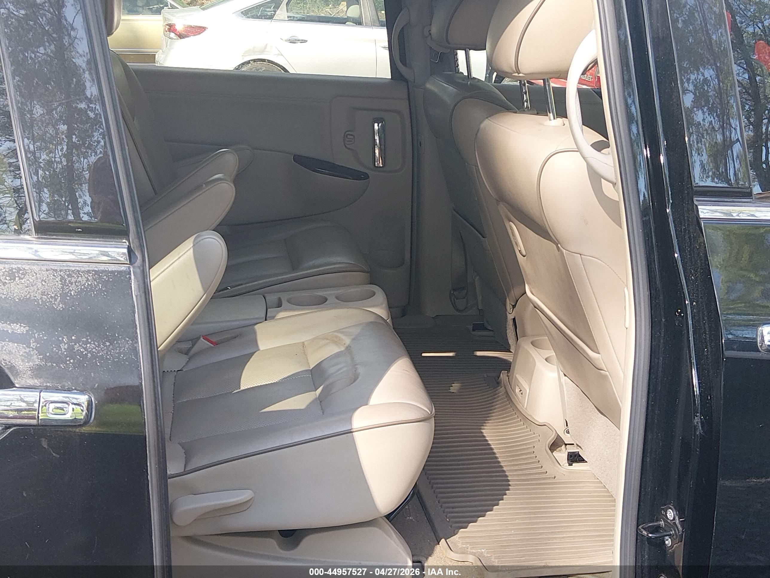 NISSAN QUEST image 8