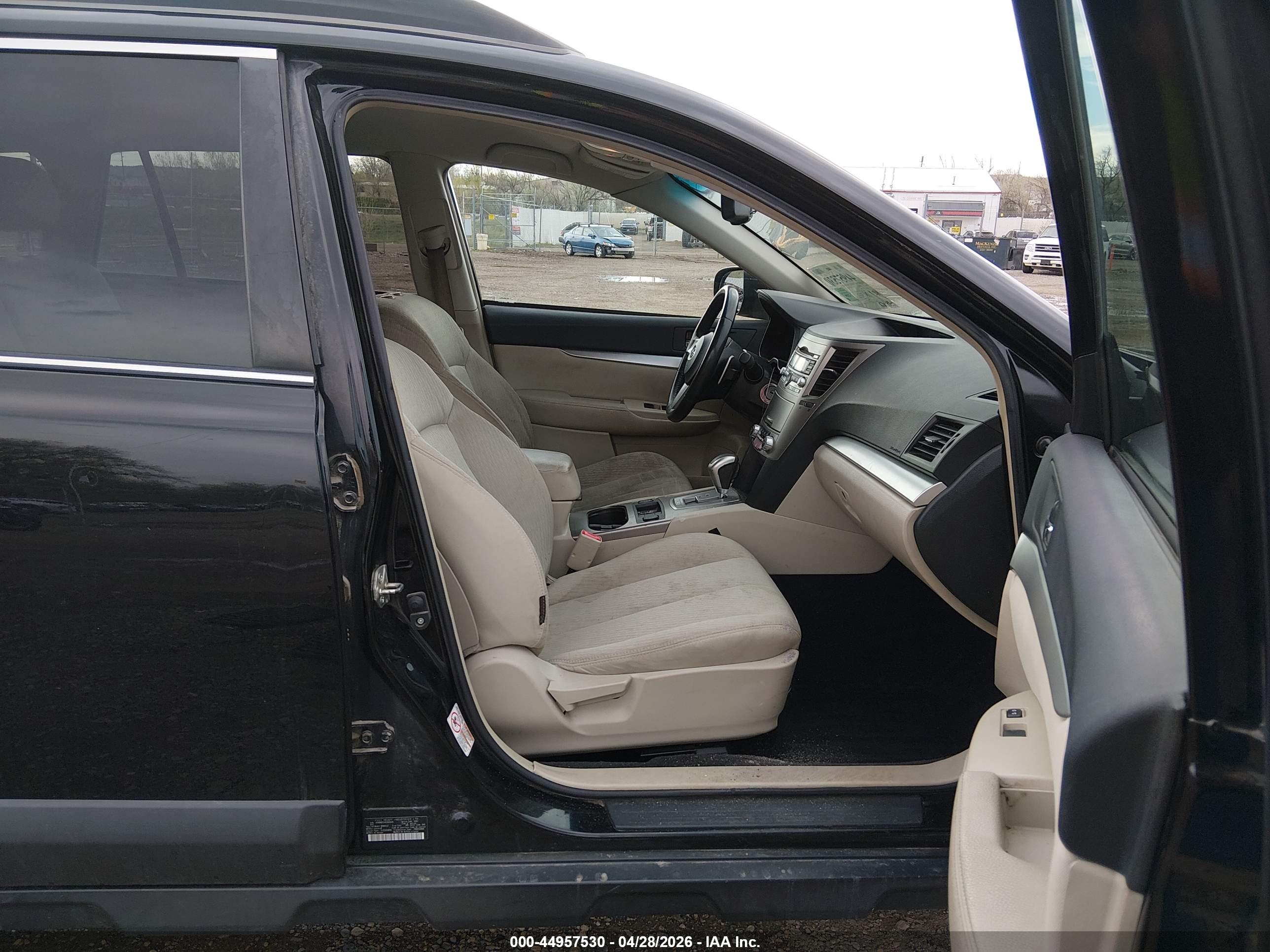 SUBARU OUTBACK image 5