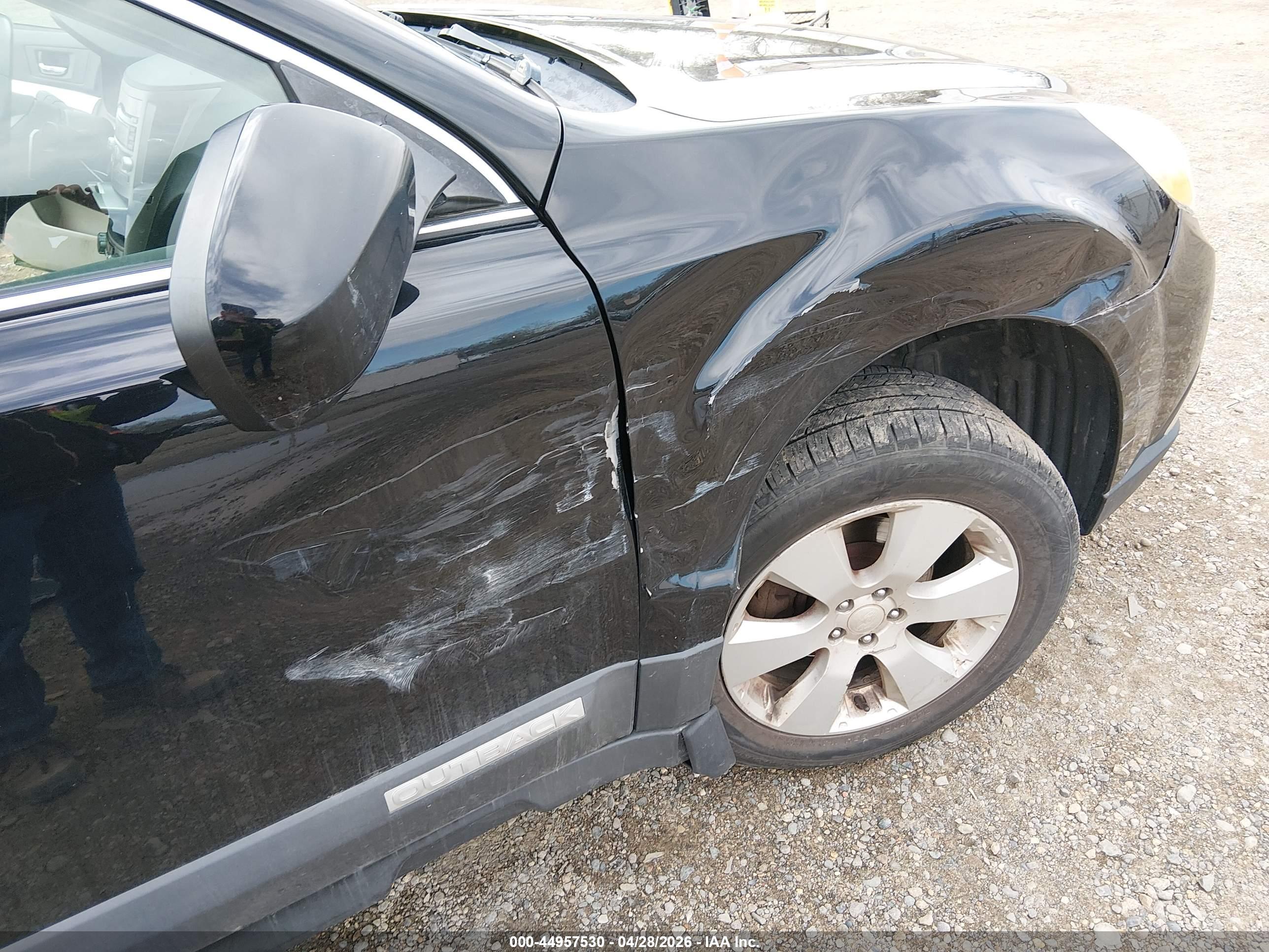 SUBARU OUTBACK image 6