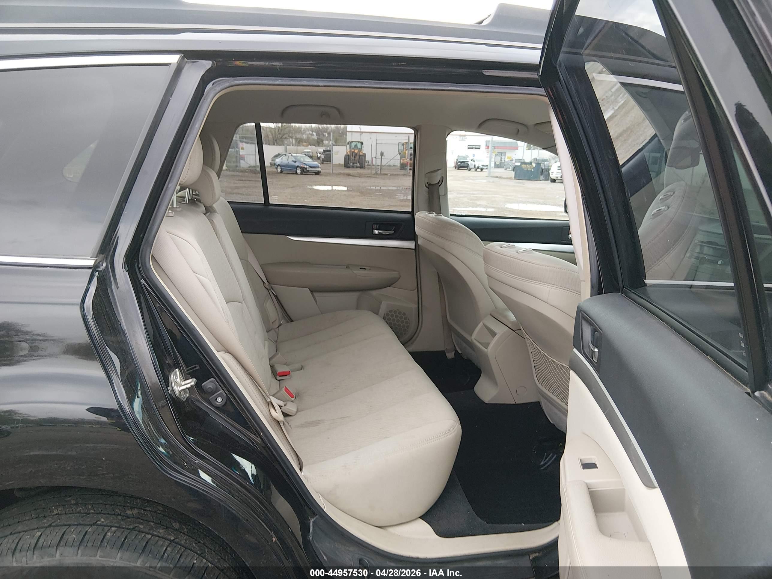 SUBARU OUTBACK image 8