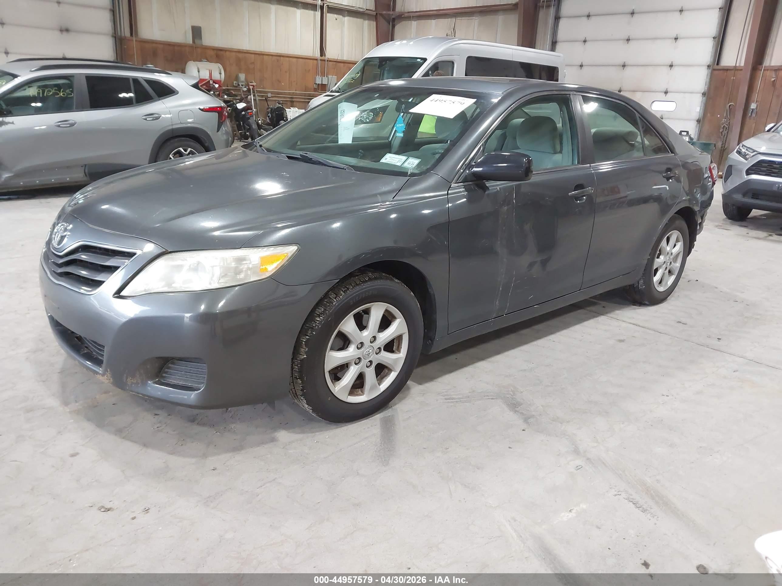 TOYOTA CAMRY image 2