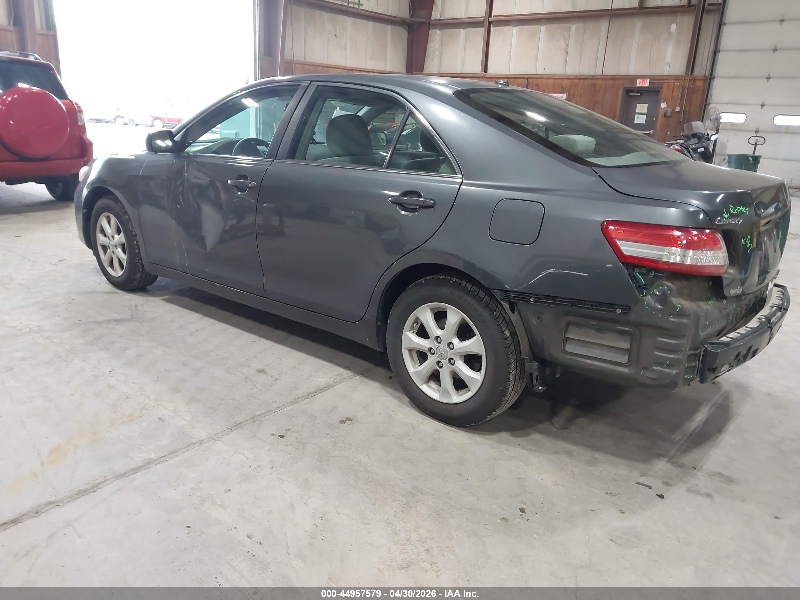 TOYOTA CAMRY image 3