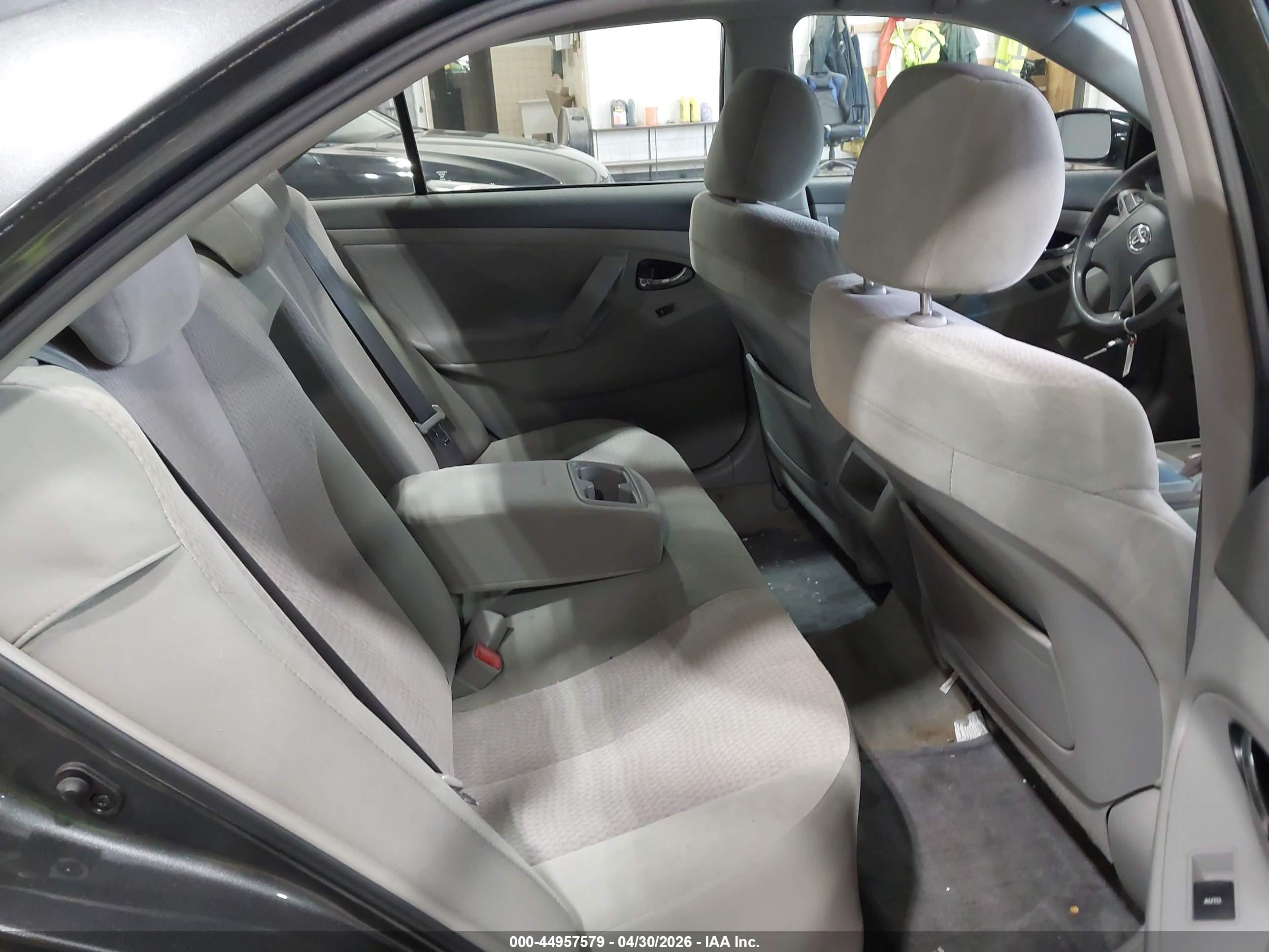 TOYOTA CAMRY image 8