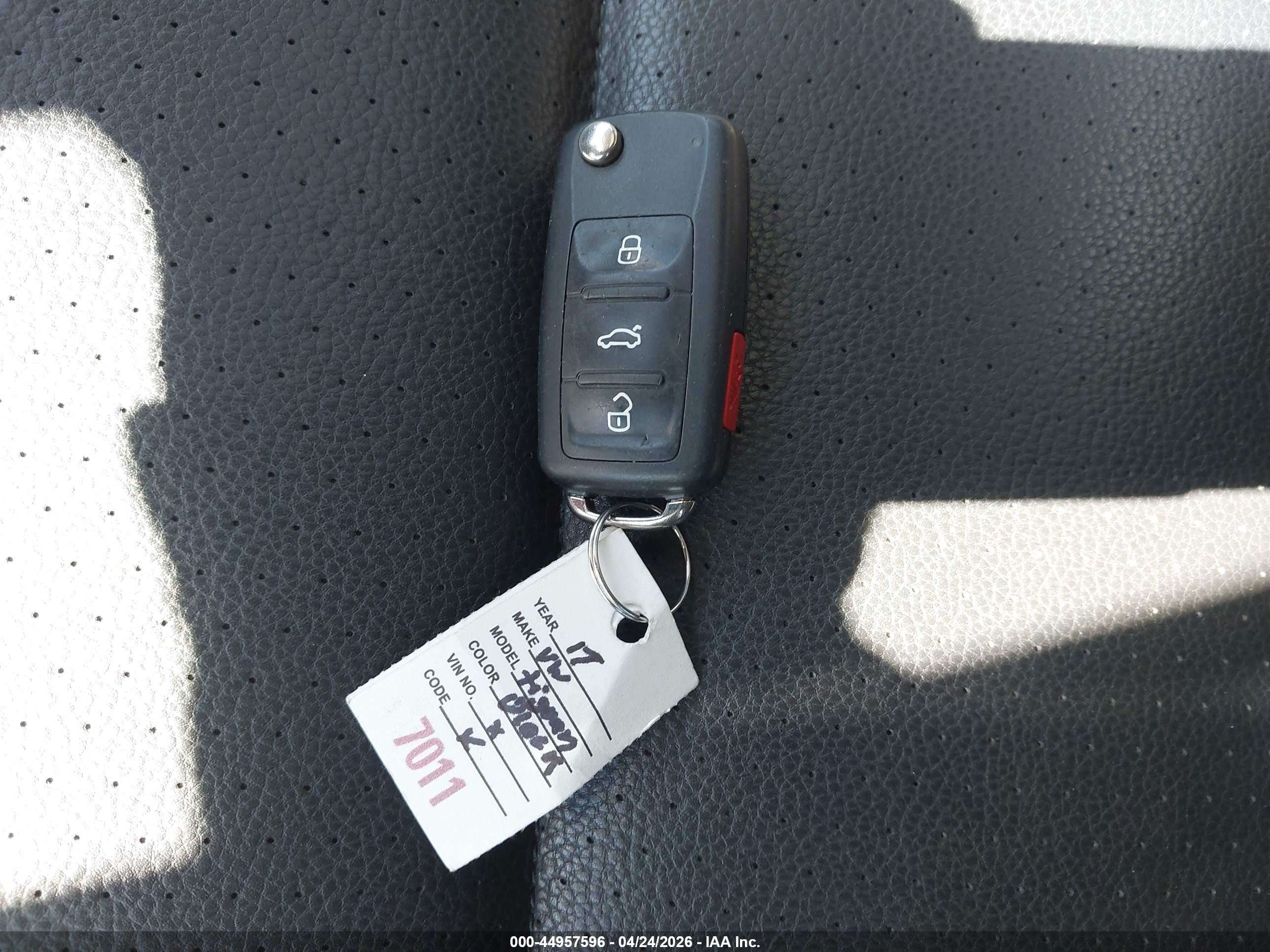 VOLKSWAGEN TIGUAN image 11