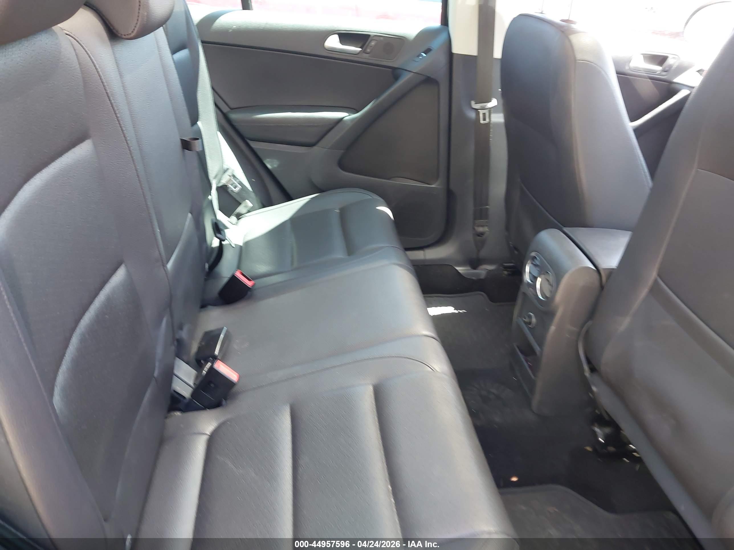 VOLKSWAGEN TIGUAN image 8