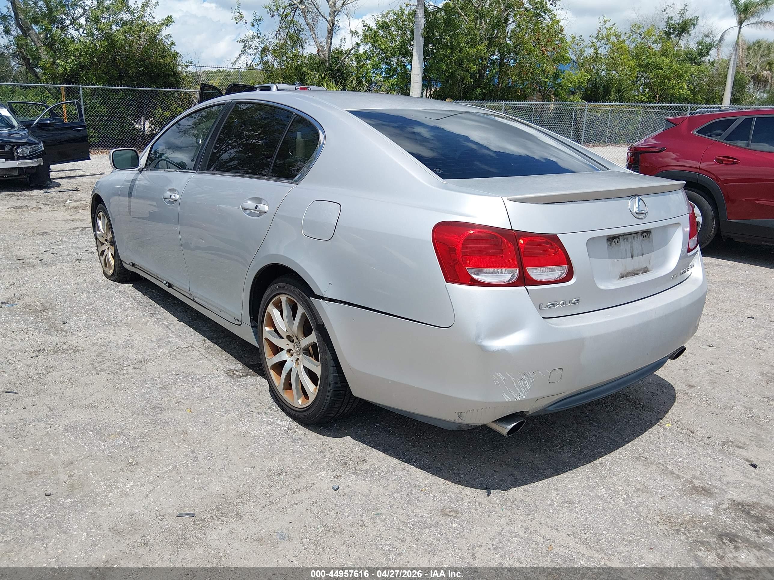 LEXUS GS image 3