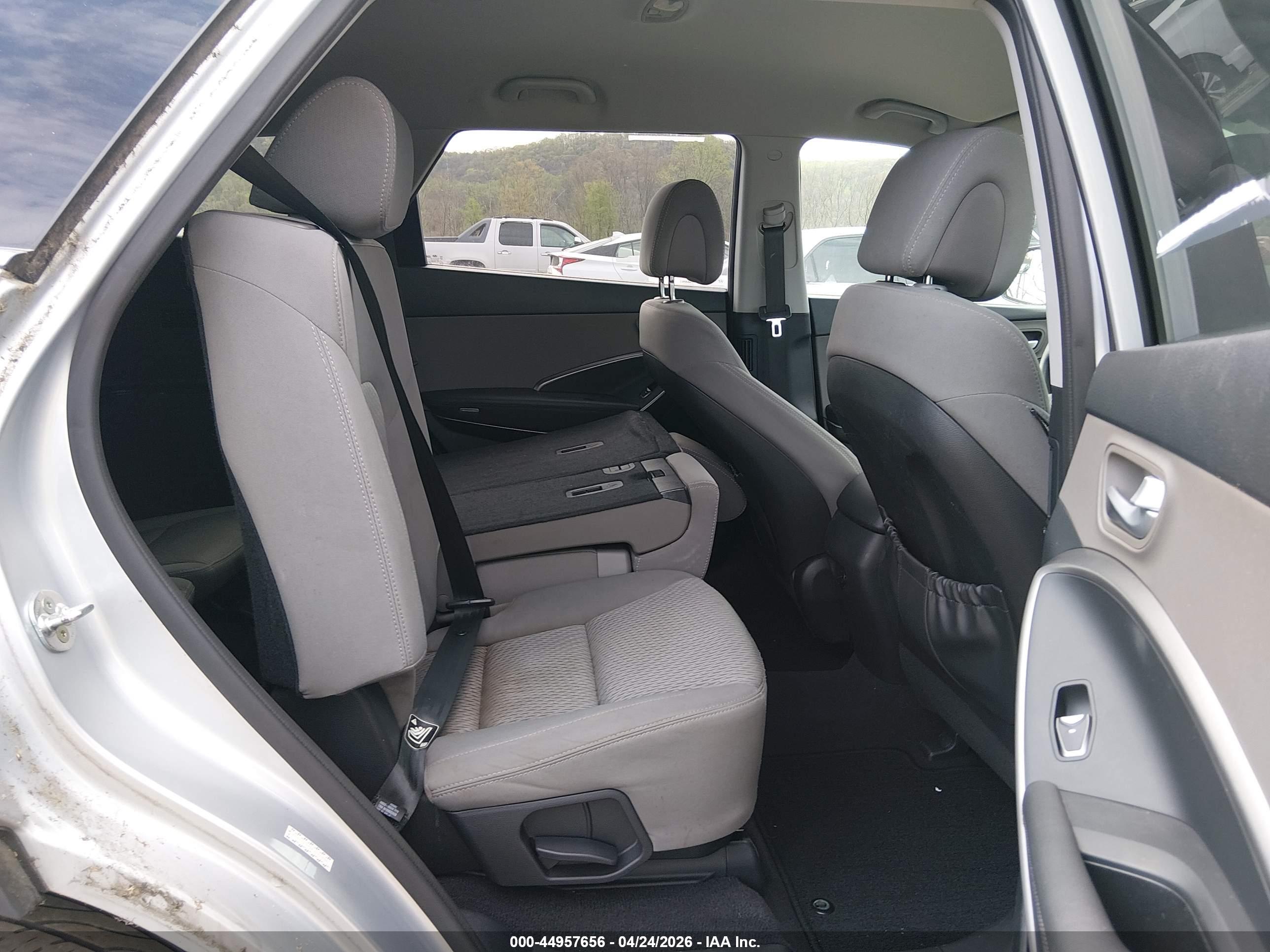 HYUNDAI SANTA image 8
