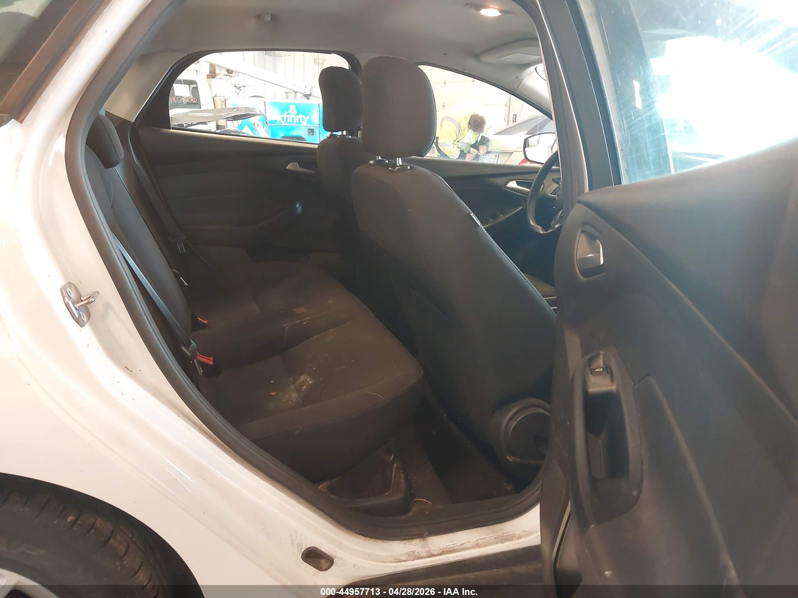 FORD FOCUS image 8