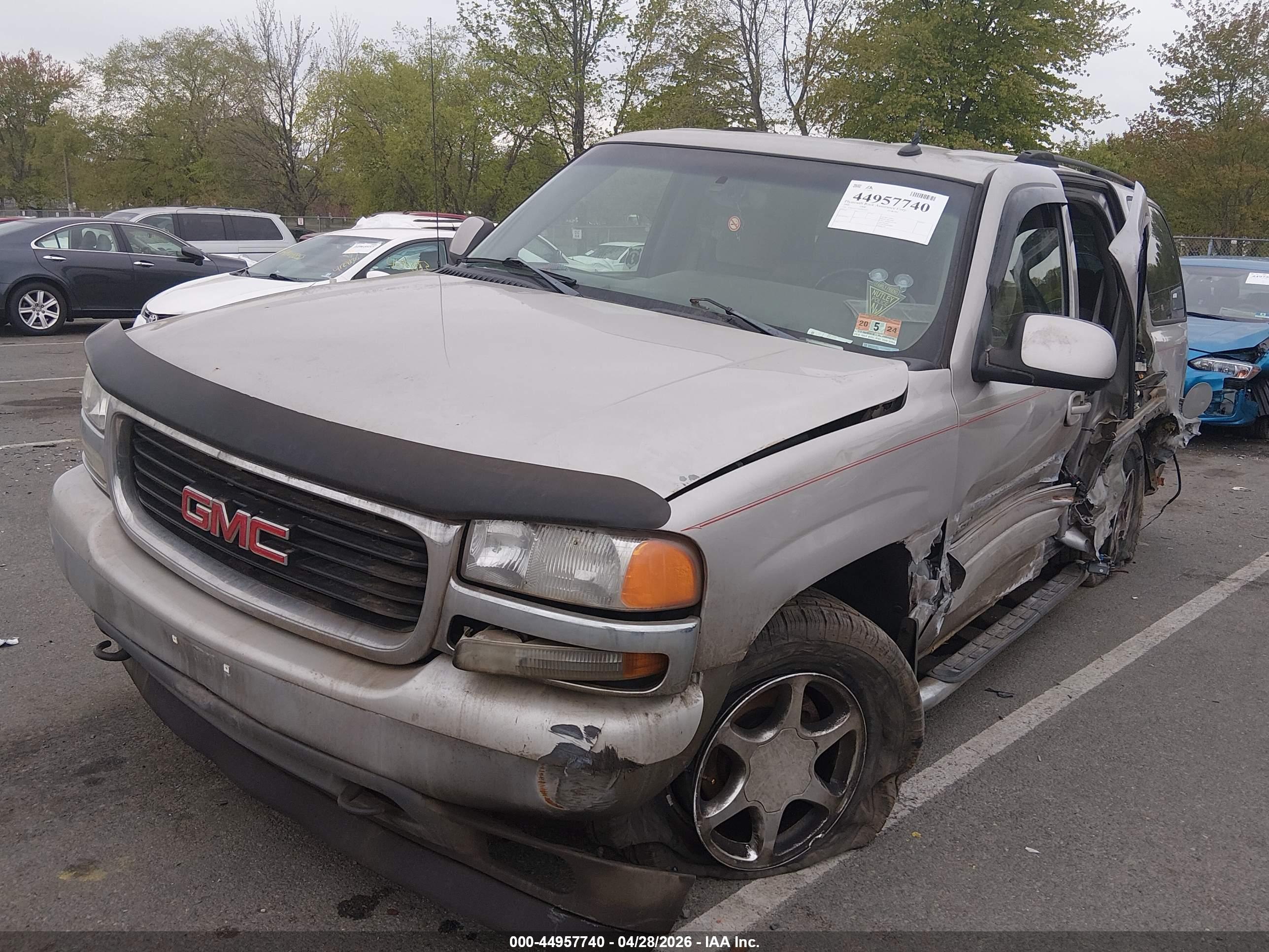 GMC YUKON image 2