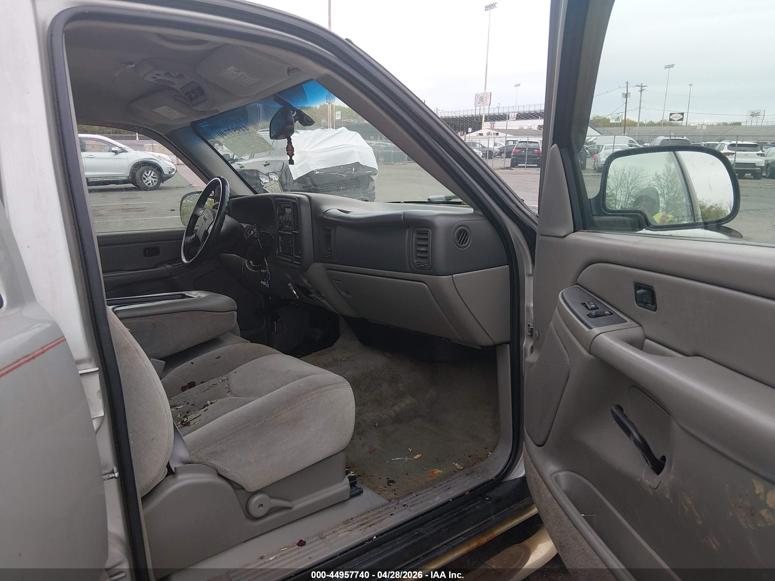 GMC YUKON image 5
