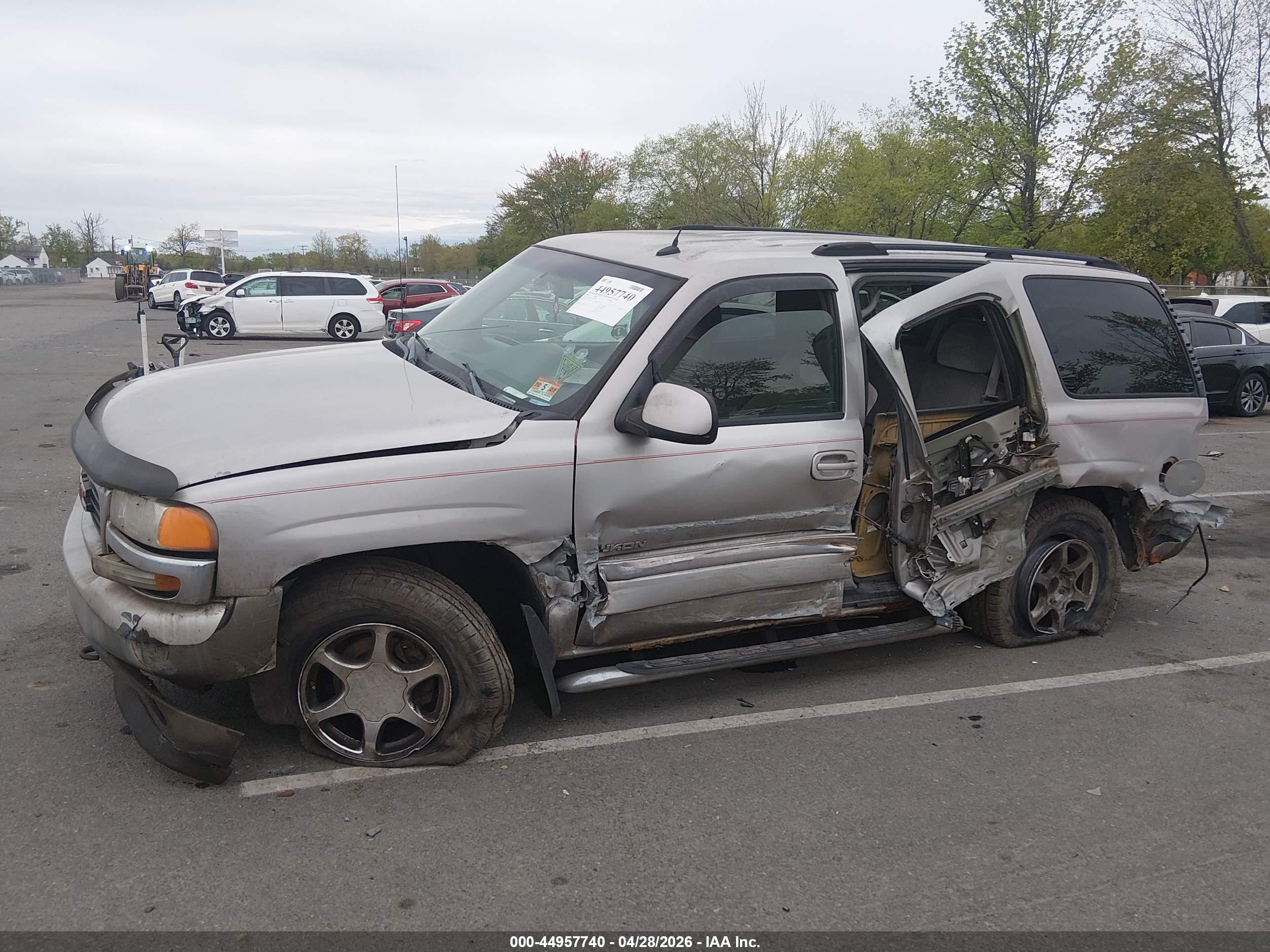 GMC YUKON image 6