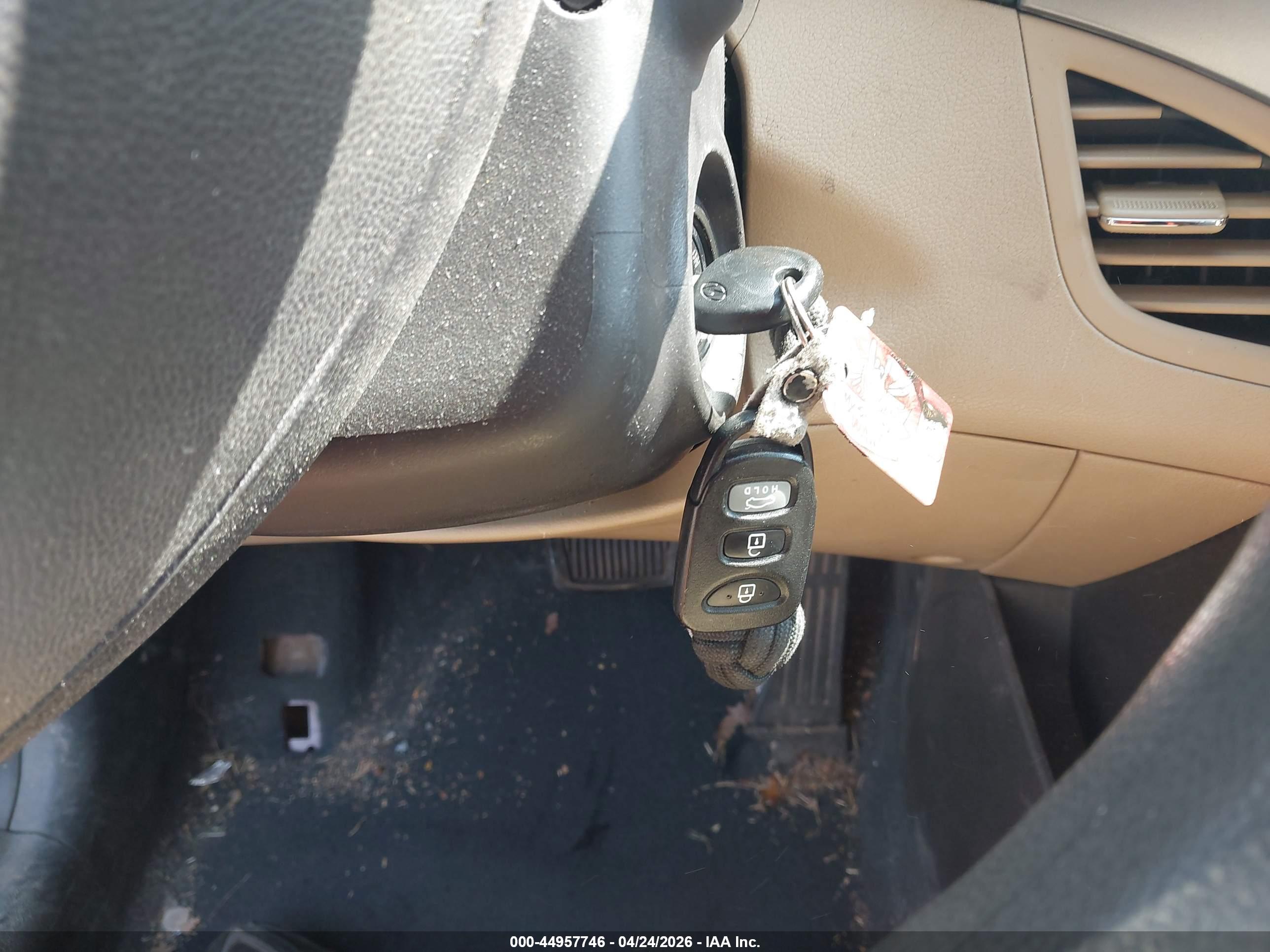 HYUNDAI ELANTRA image 11