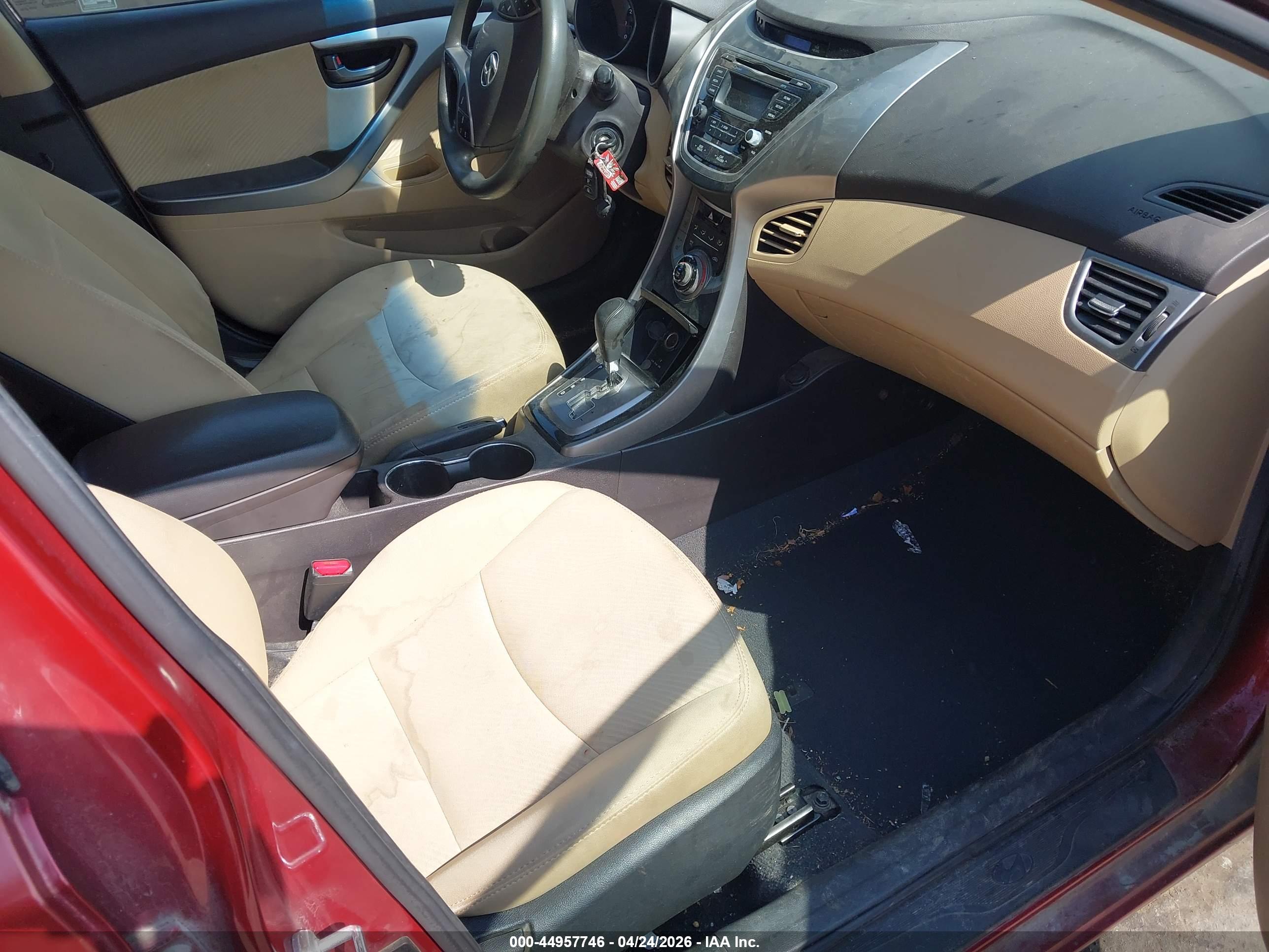 HYUNDAI ELANTRA image 5