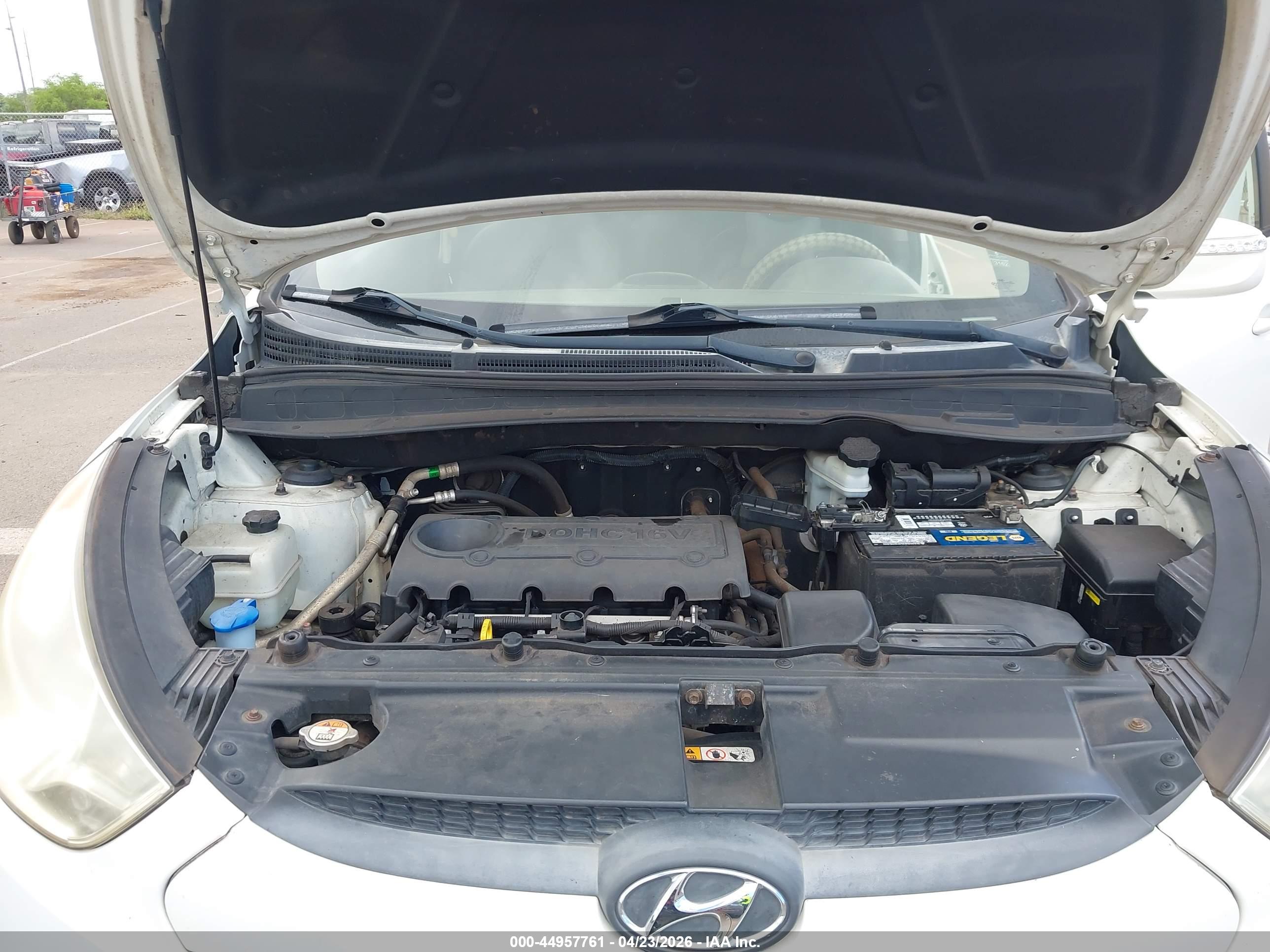 HYUNDAI TUCSON image 10