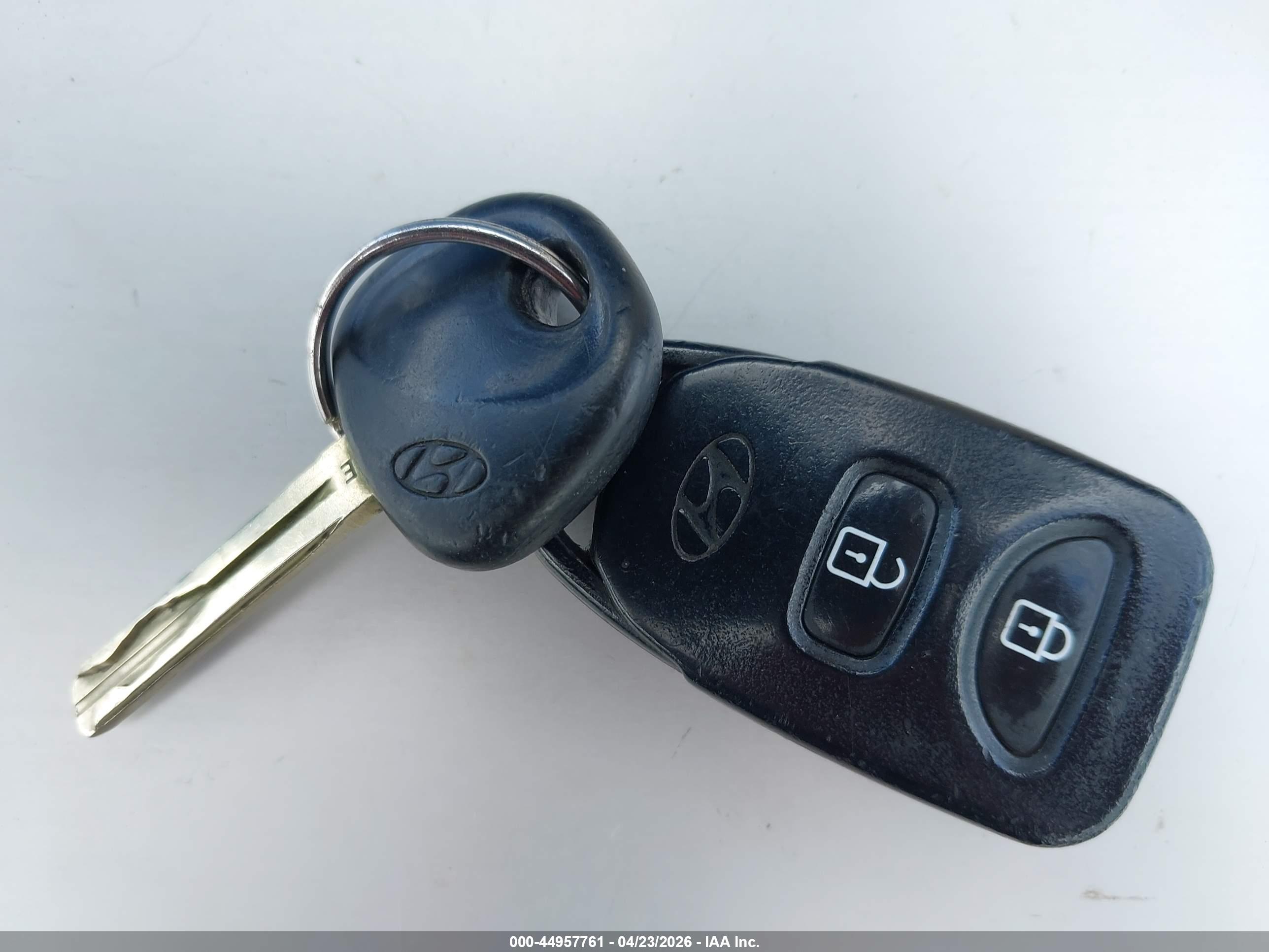 HYUNDAI TUCSON image 11
