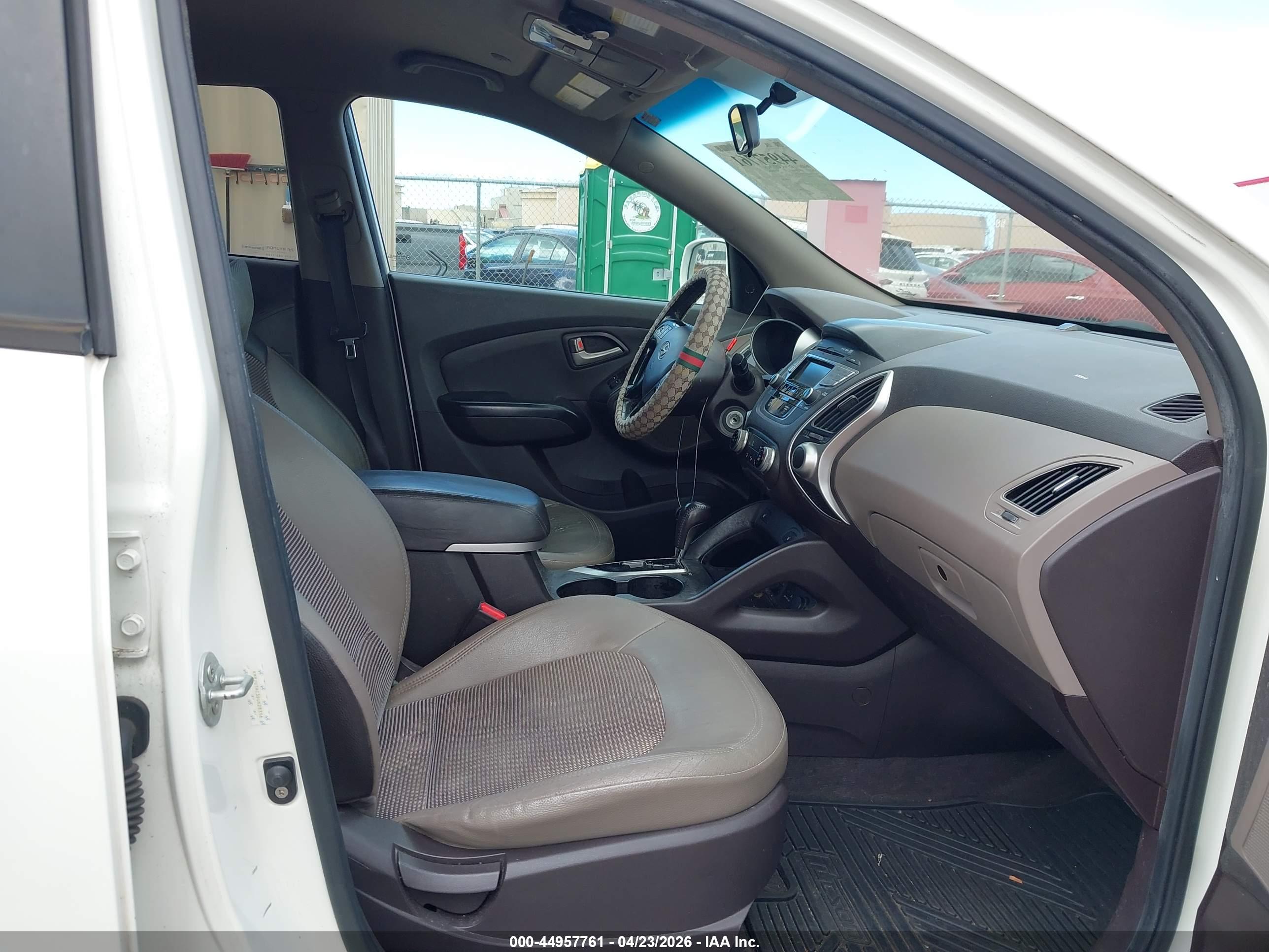 HYUNDAI TUCSON image 5