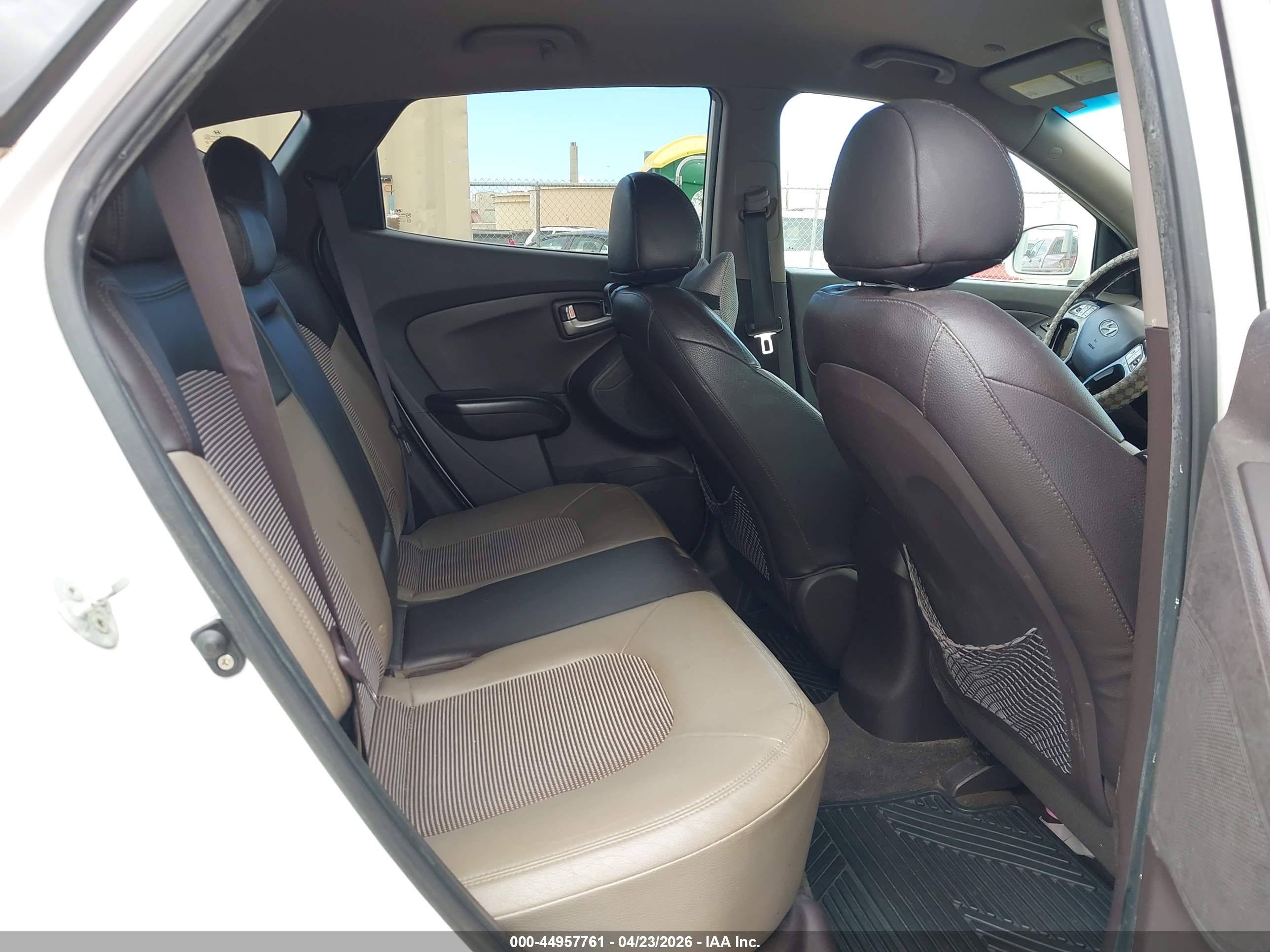 HYUNDAI TUCSON image 8