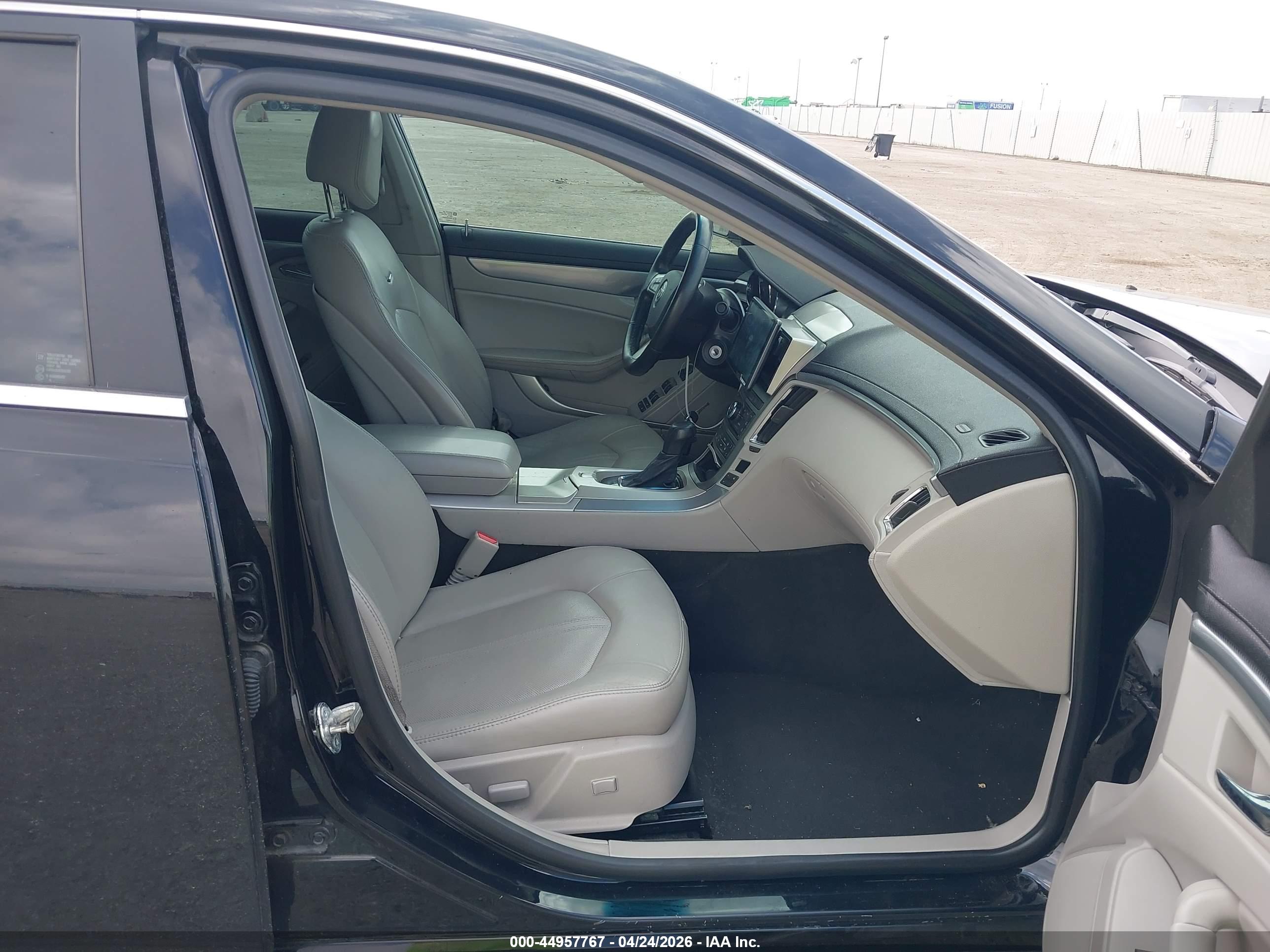 CADILLAC CTS image 5