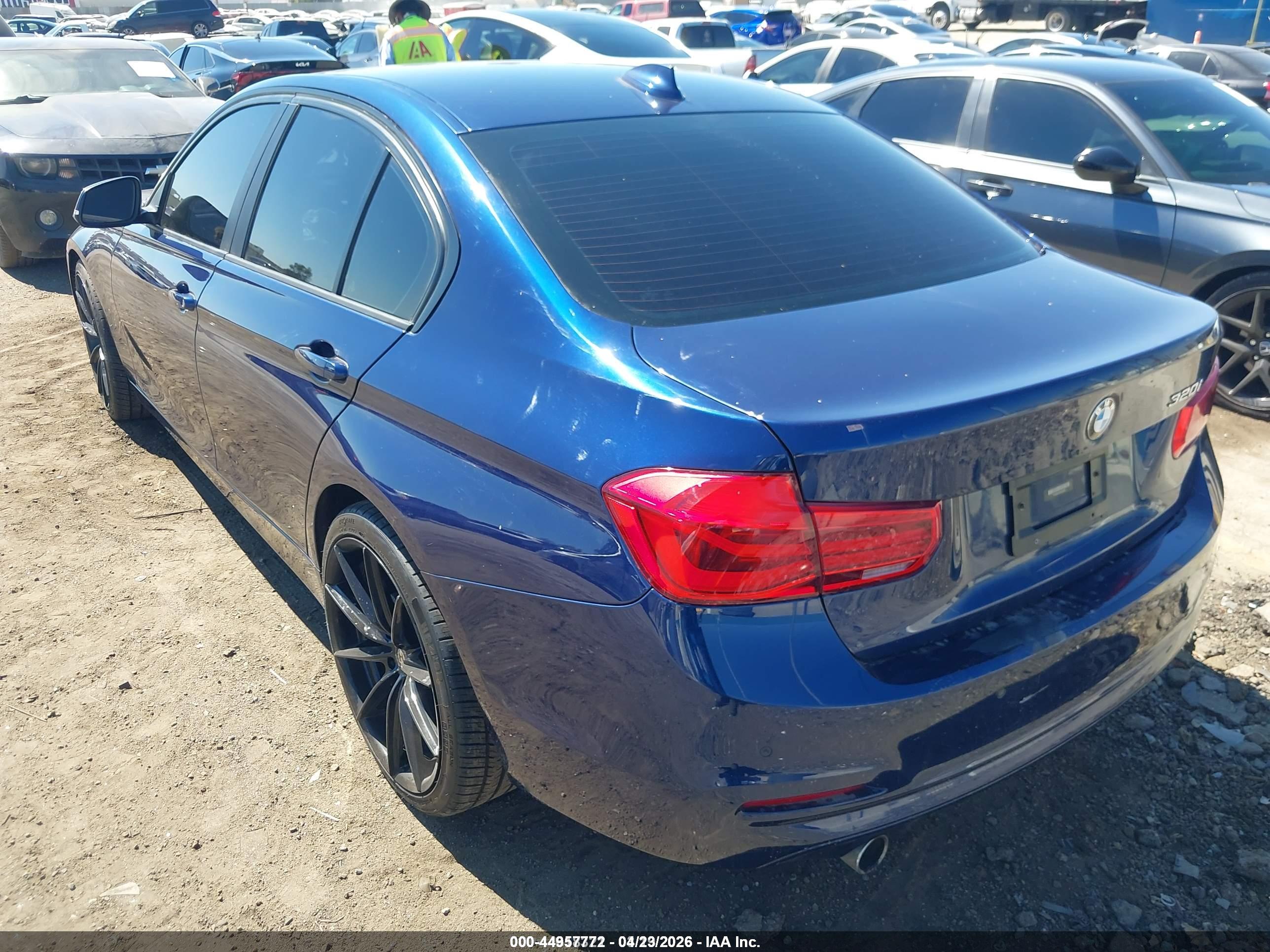 BMW 320I image 3