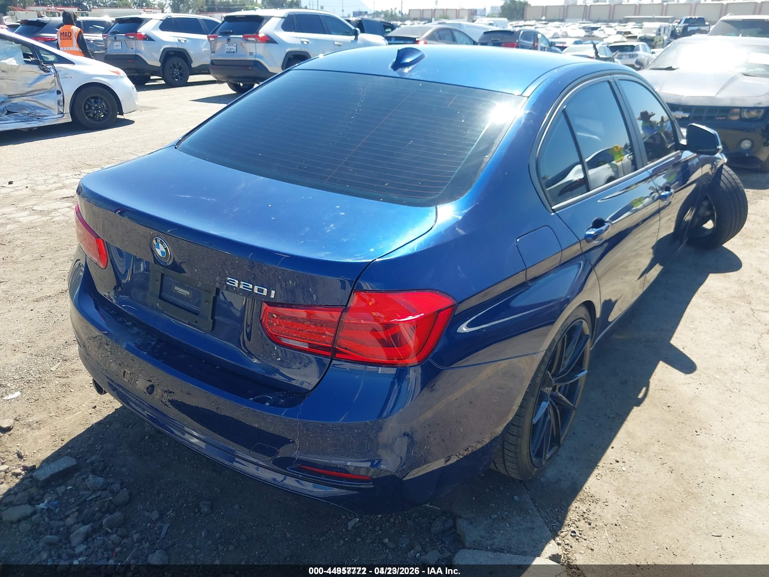 BMW 320I image 4
